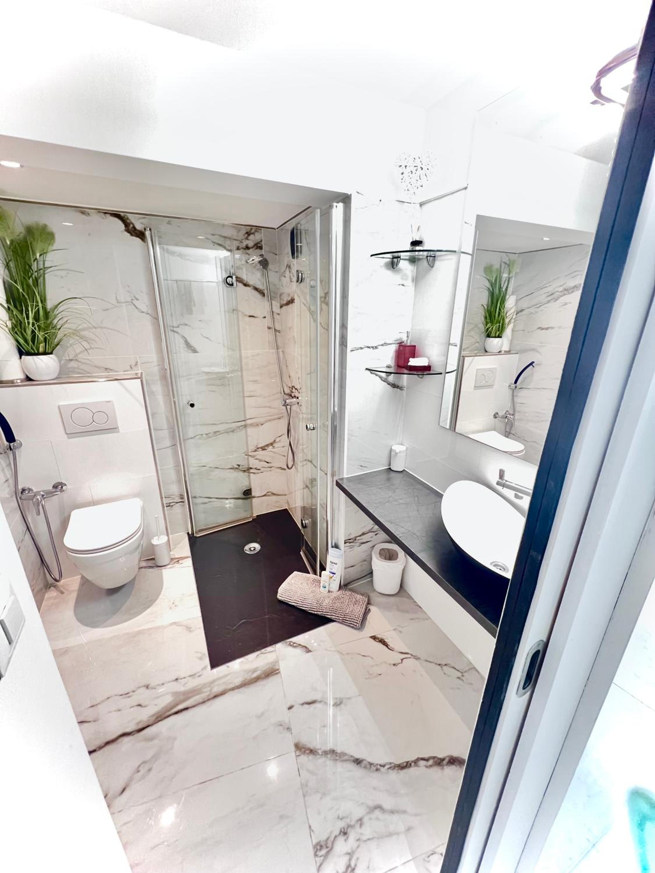 Fabulous Lakeside Family Apartment | 4 Rooms