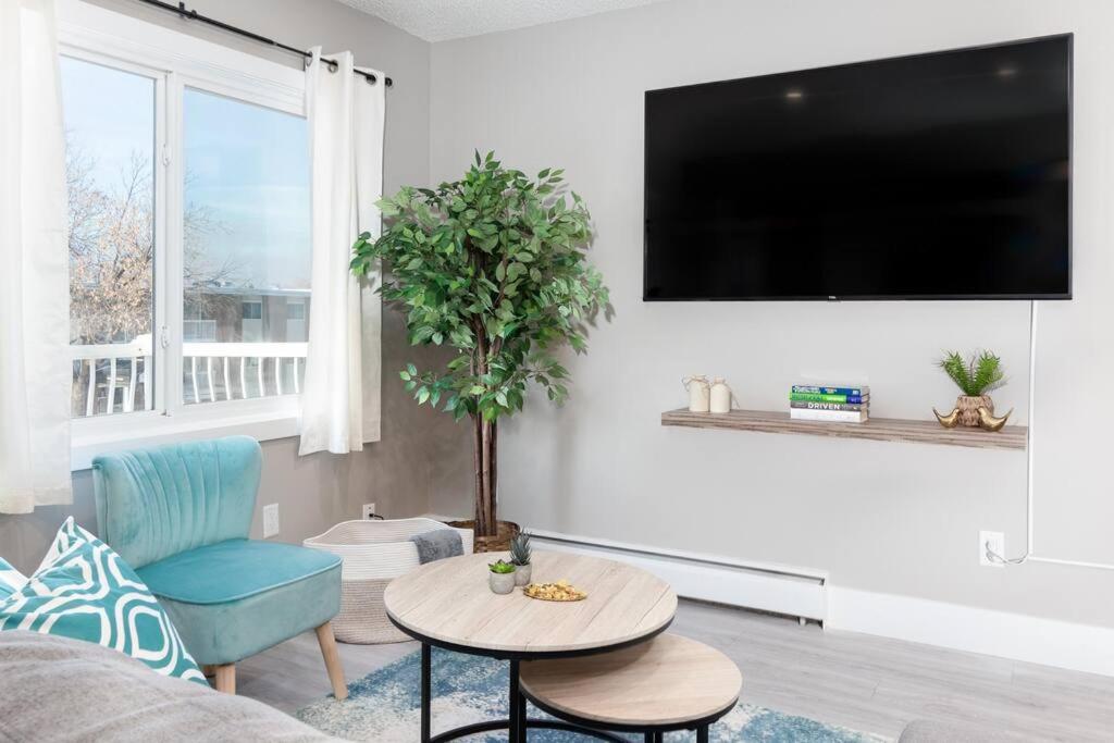 Modern & Stylish 2-Bedroom Unit