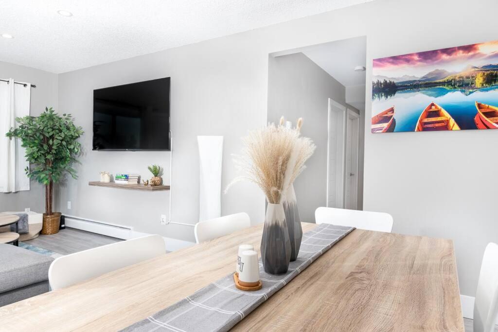 Modern & Stylish 2-Bedroom Unit