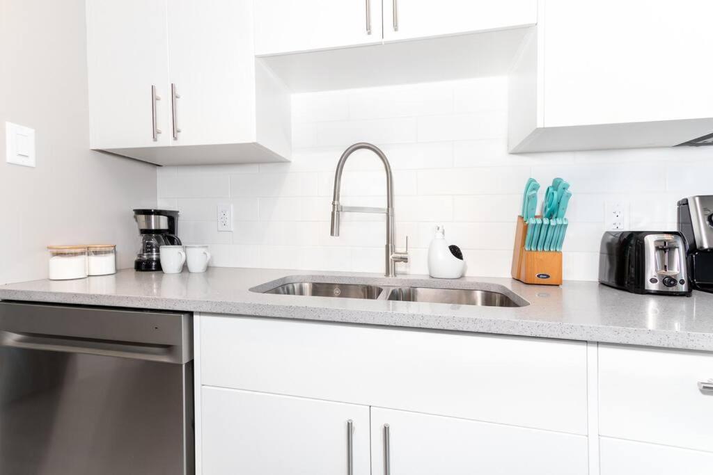 Modern & Stylish 2-Bedroom Unit
