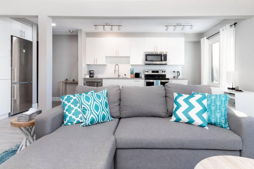 Modern & Stylish 2-Bedroom Unit