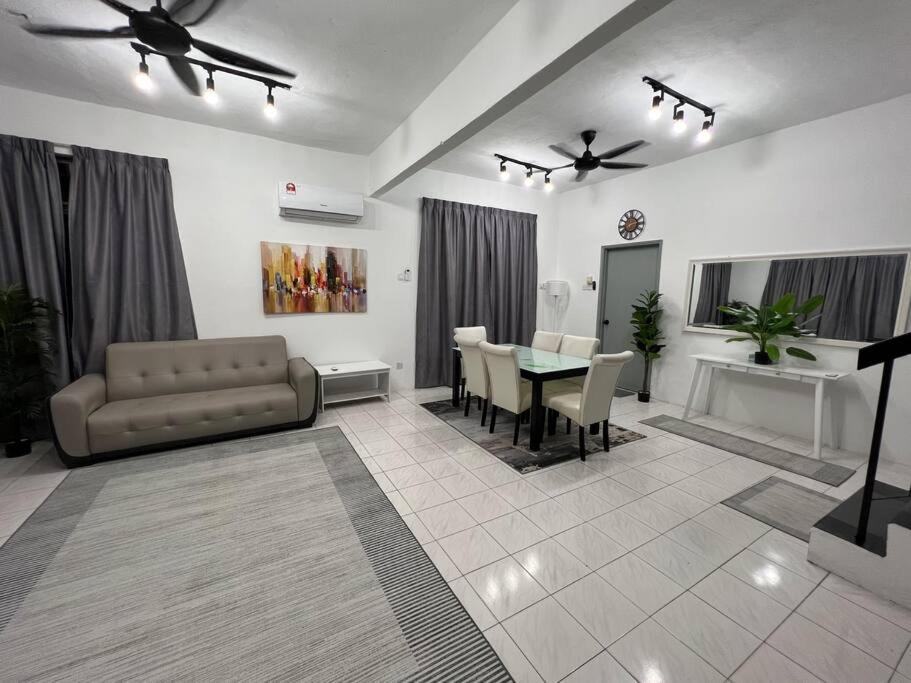 RUMAH MELATI by IMPIAN HOMESTAY KLIA-SALAK TINGGI-NILAI view 2