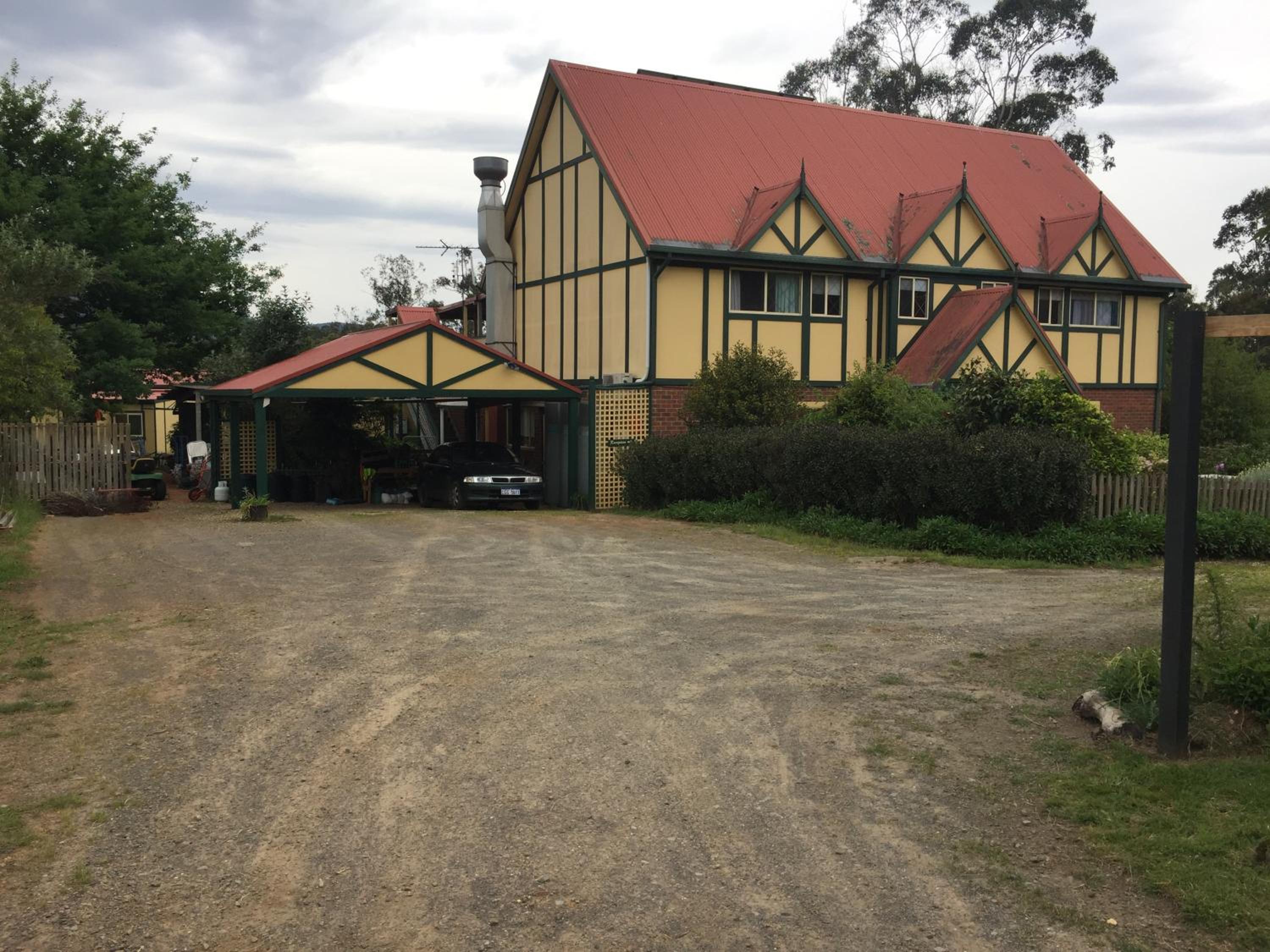 Oaktree Guest House