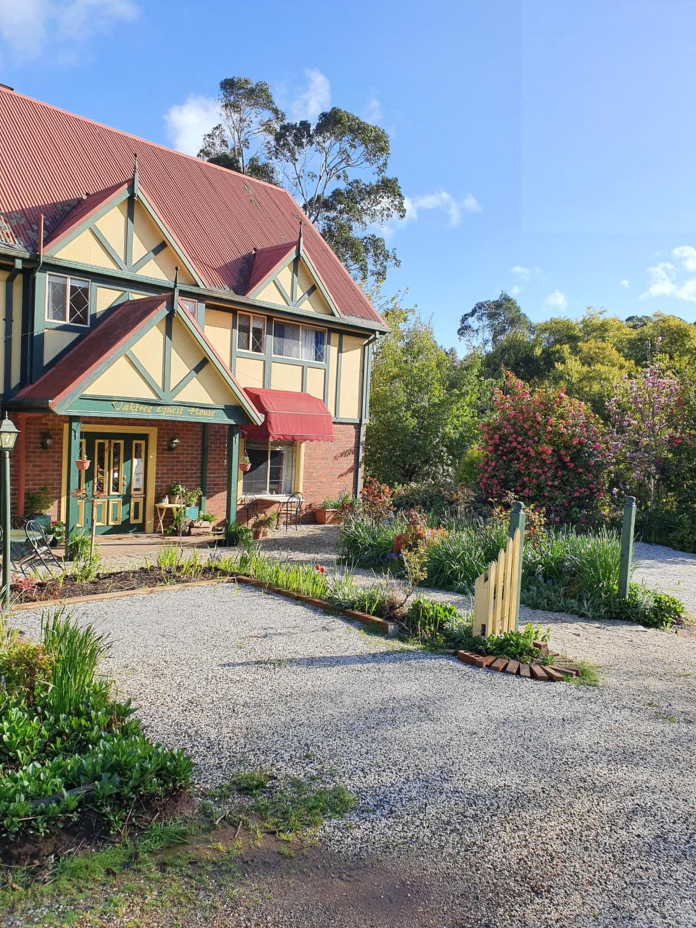 Oaktree Guest House