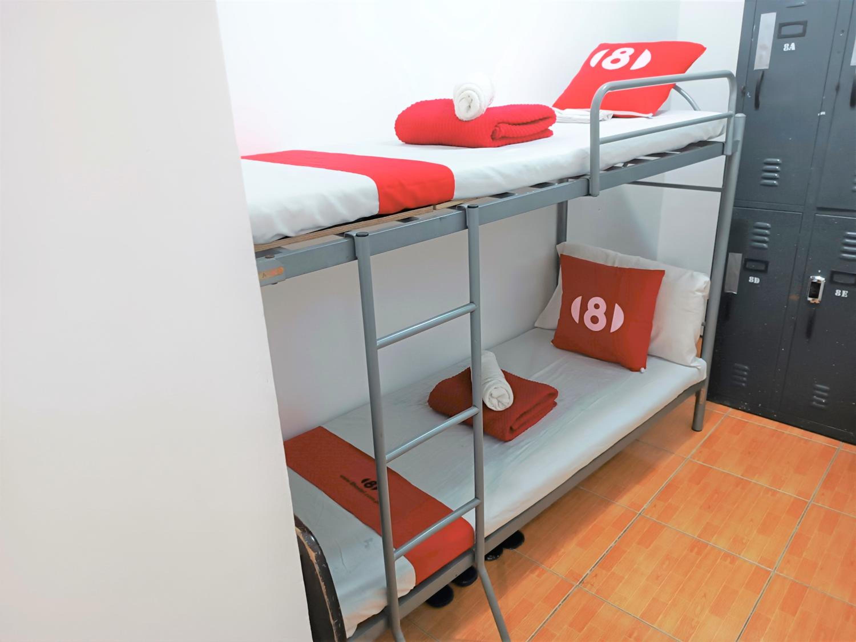 8Hostel