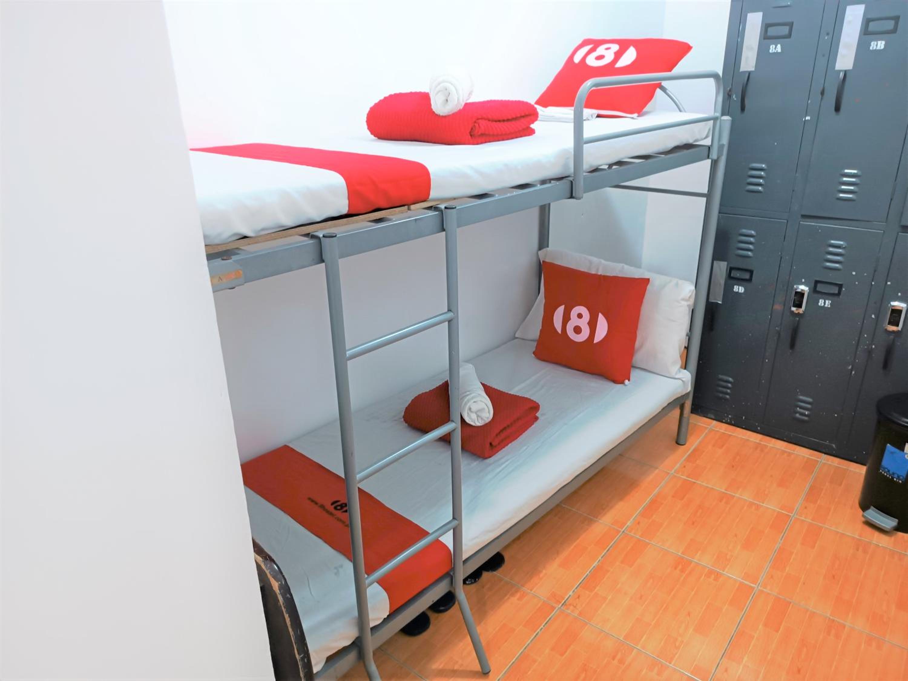8Hostel
