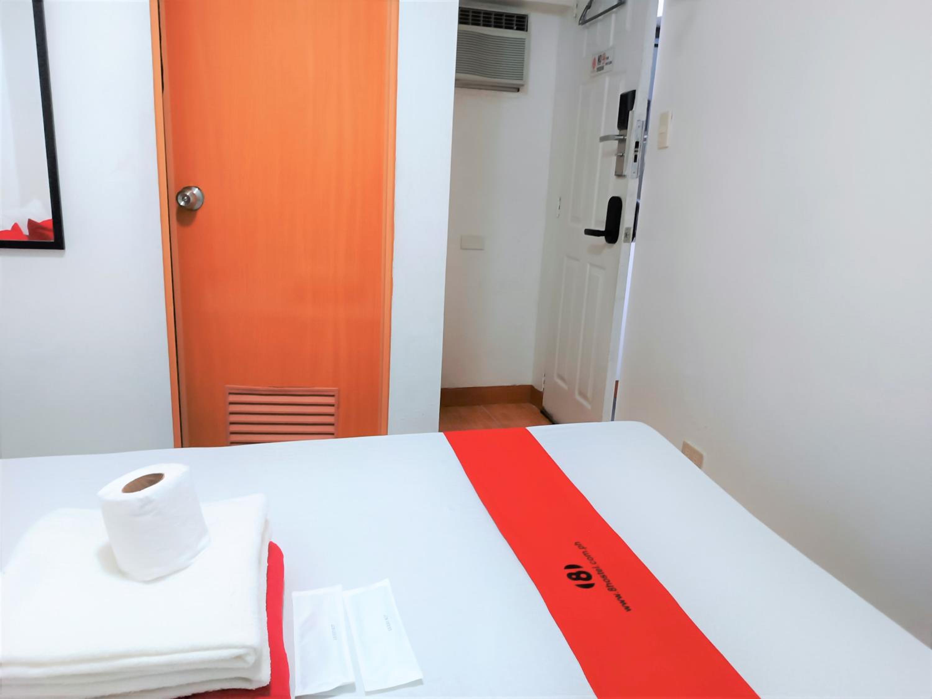 8Hostel