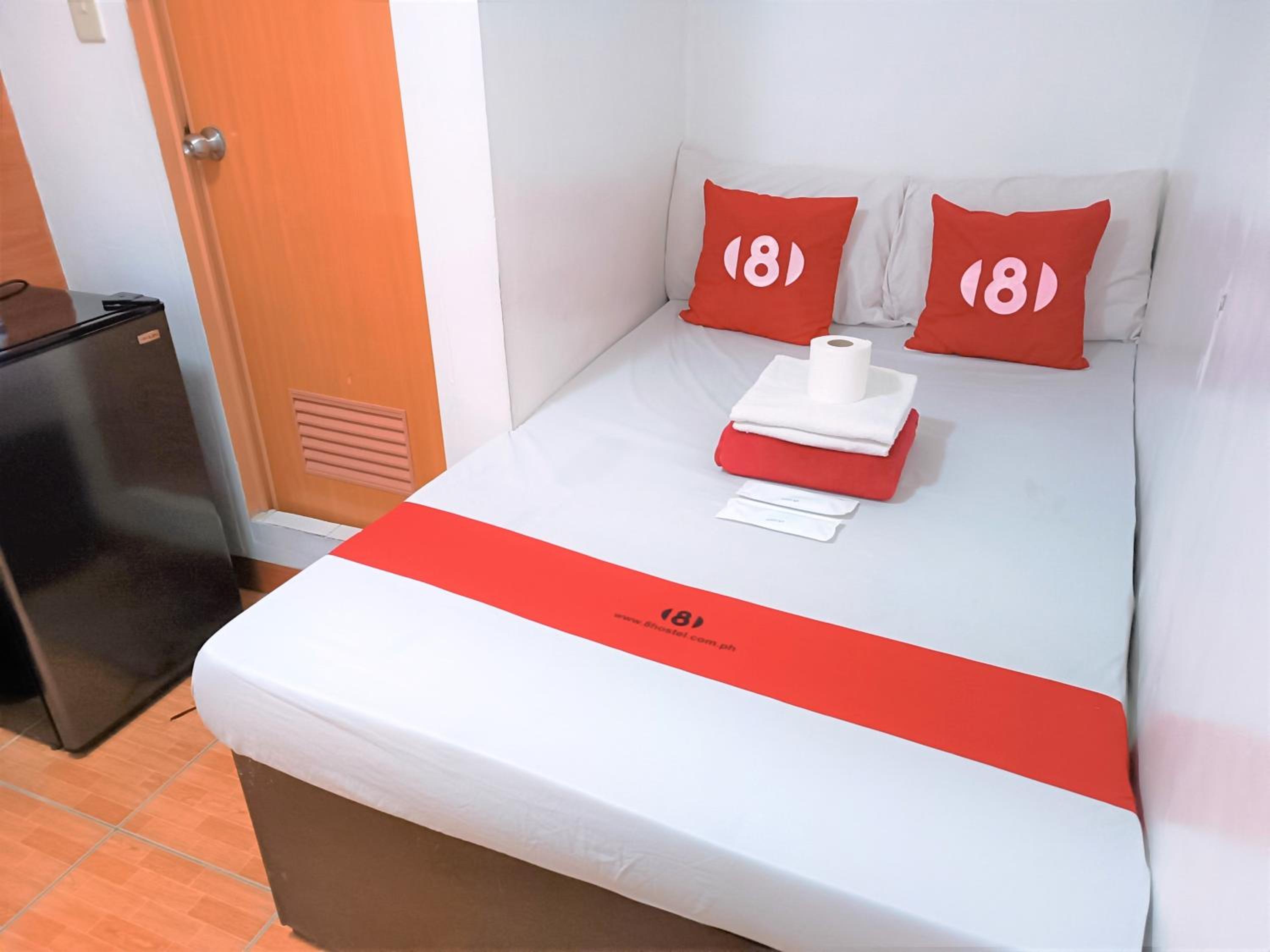 8Hostel