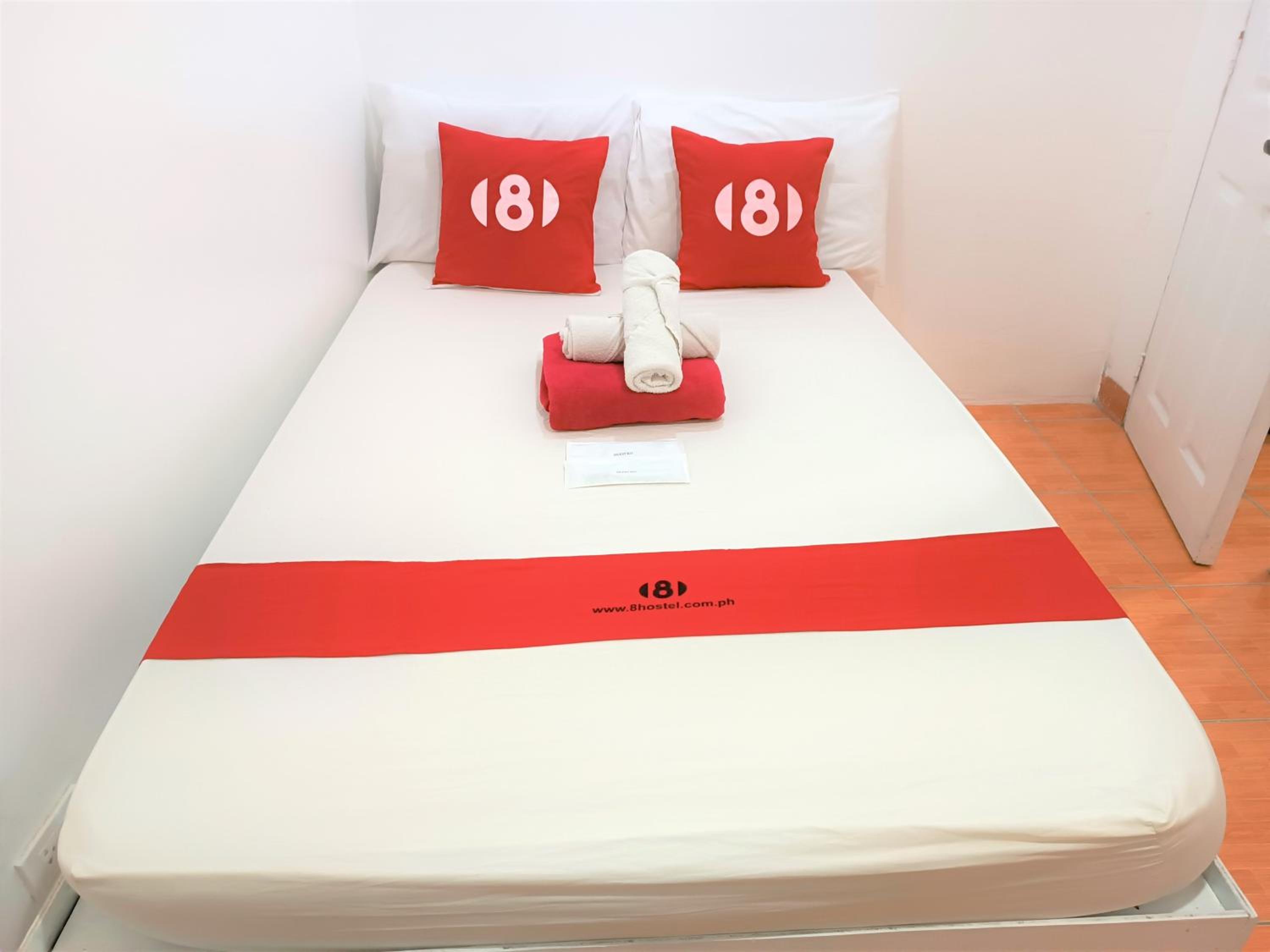 8Hostel