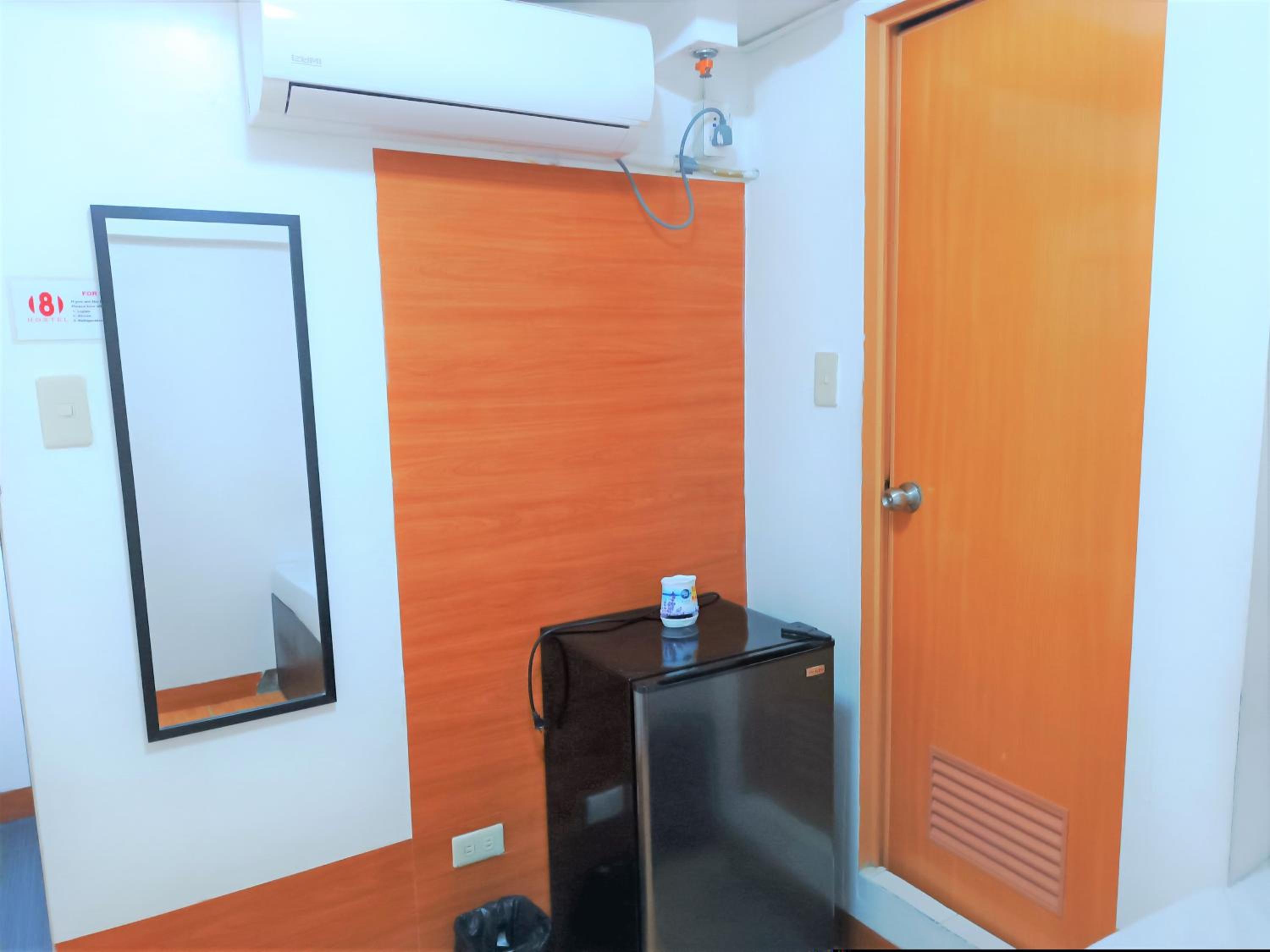 8Hostel