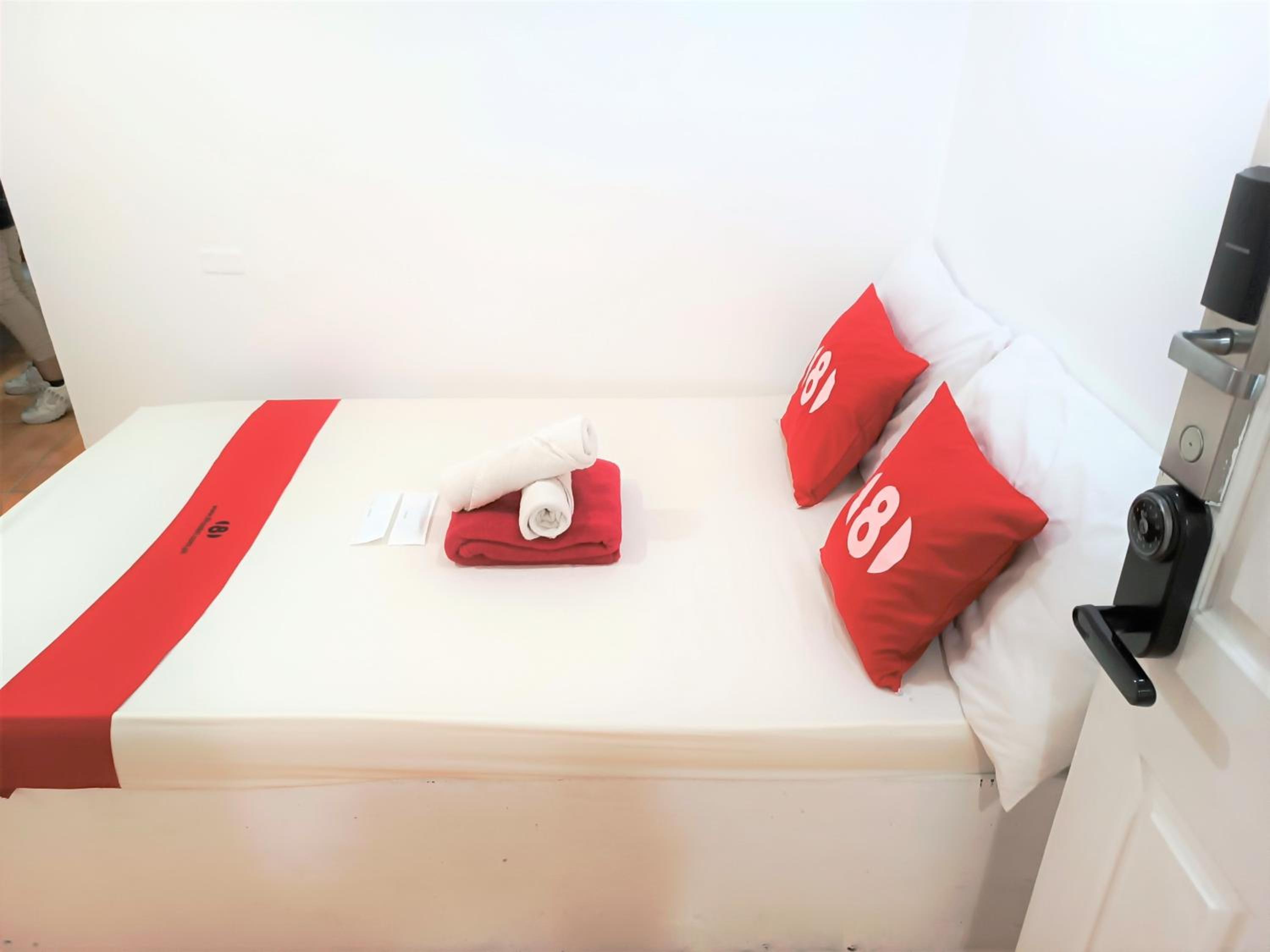 8Hostel