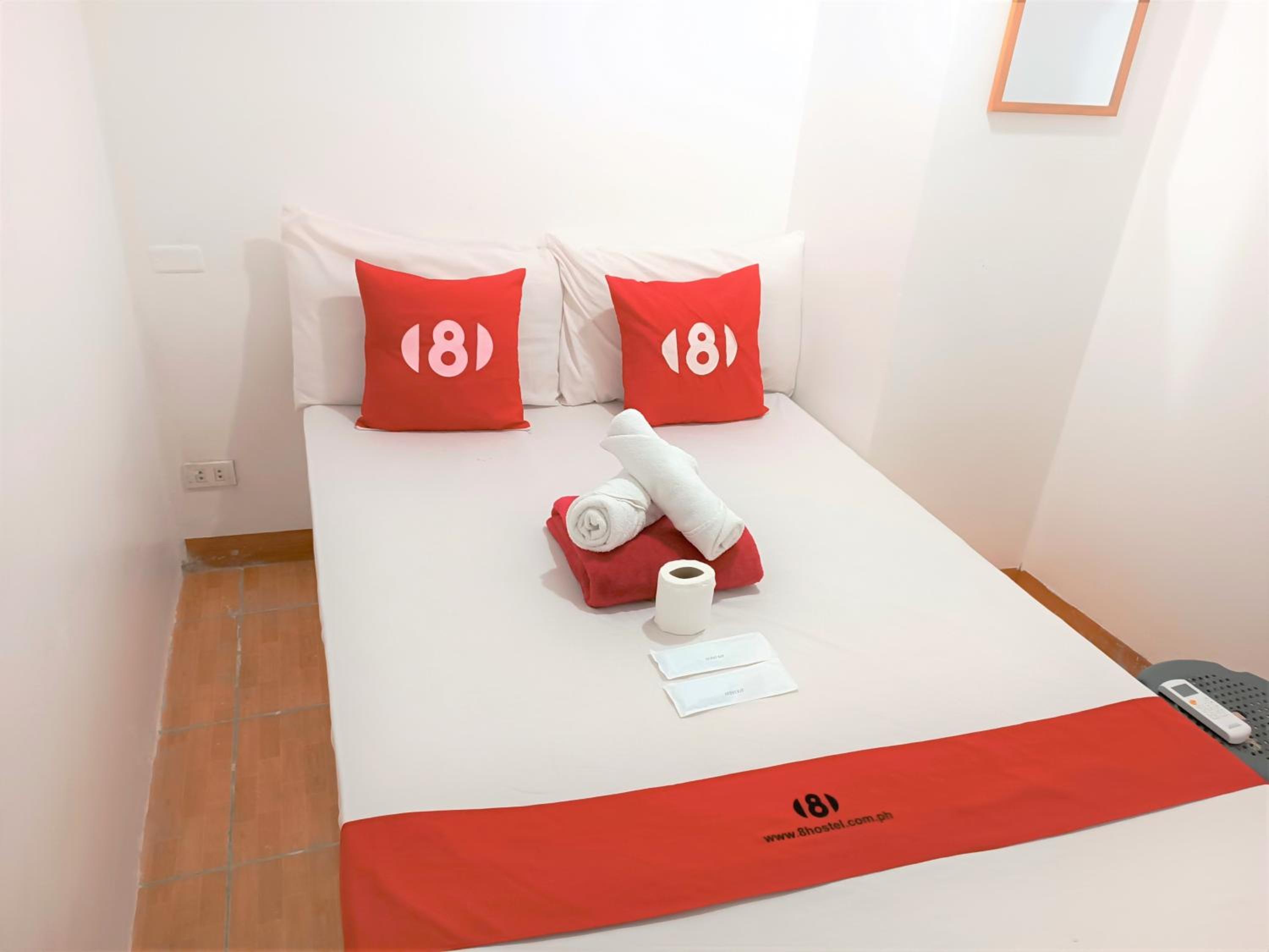 8Hostel