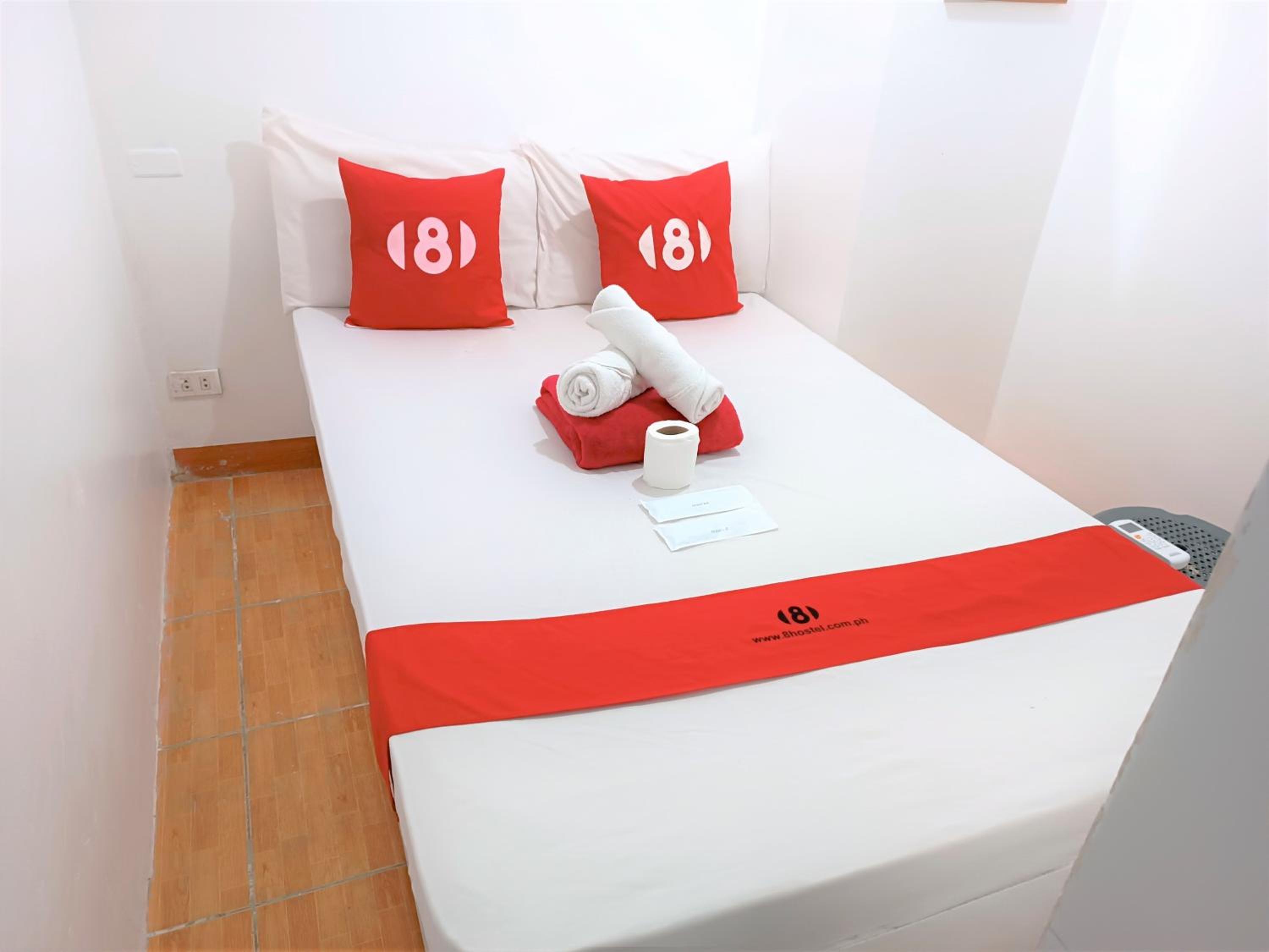 8Hostel