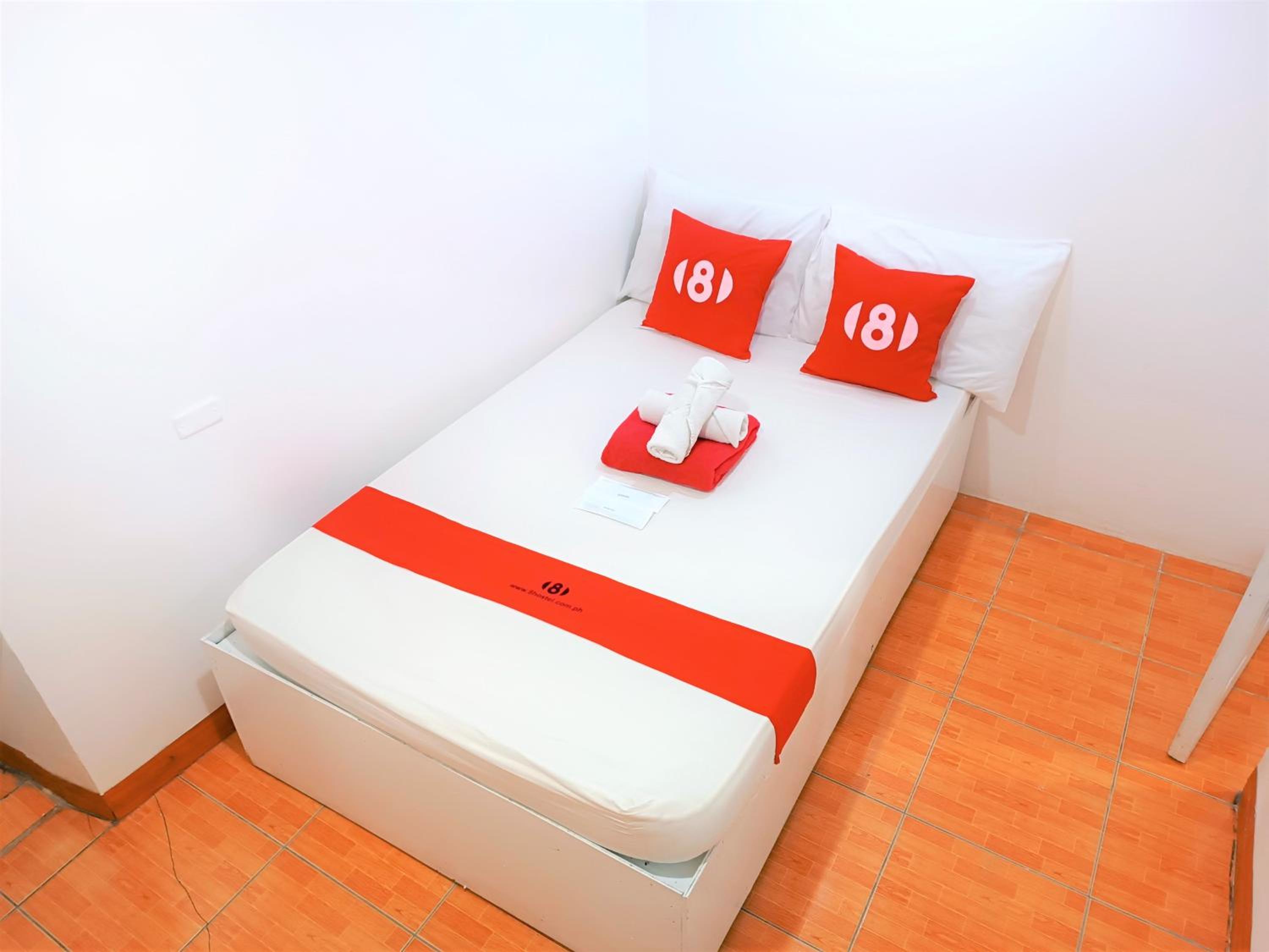 8Hostel