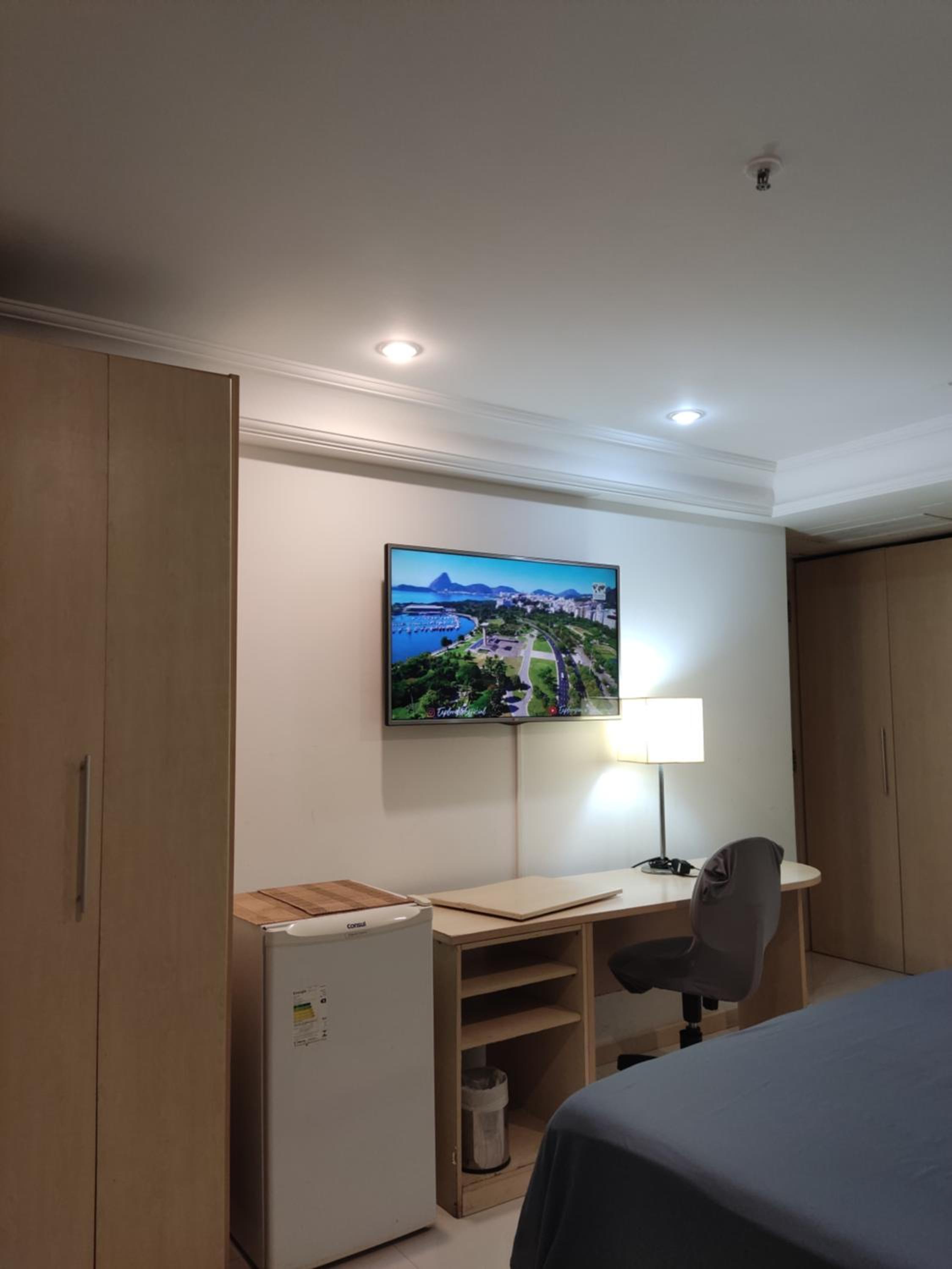 Barra Prime Flats, Ed Mediterrâneo, wi-fi 400Mb, balsa pra praia grátis, ar condicionado novo!