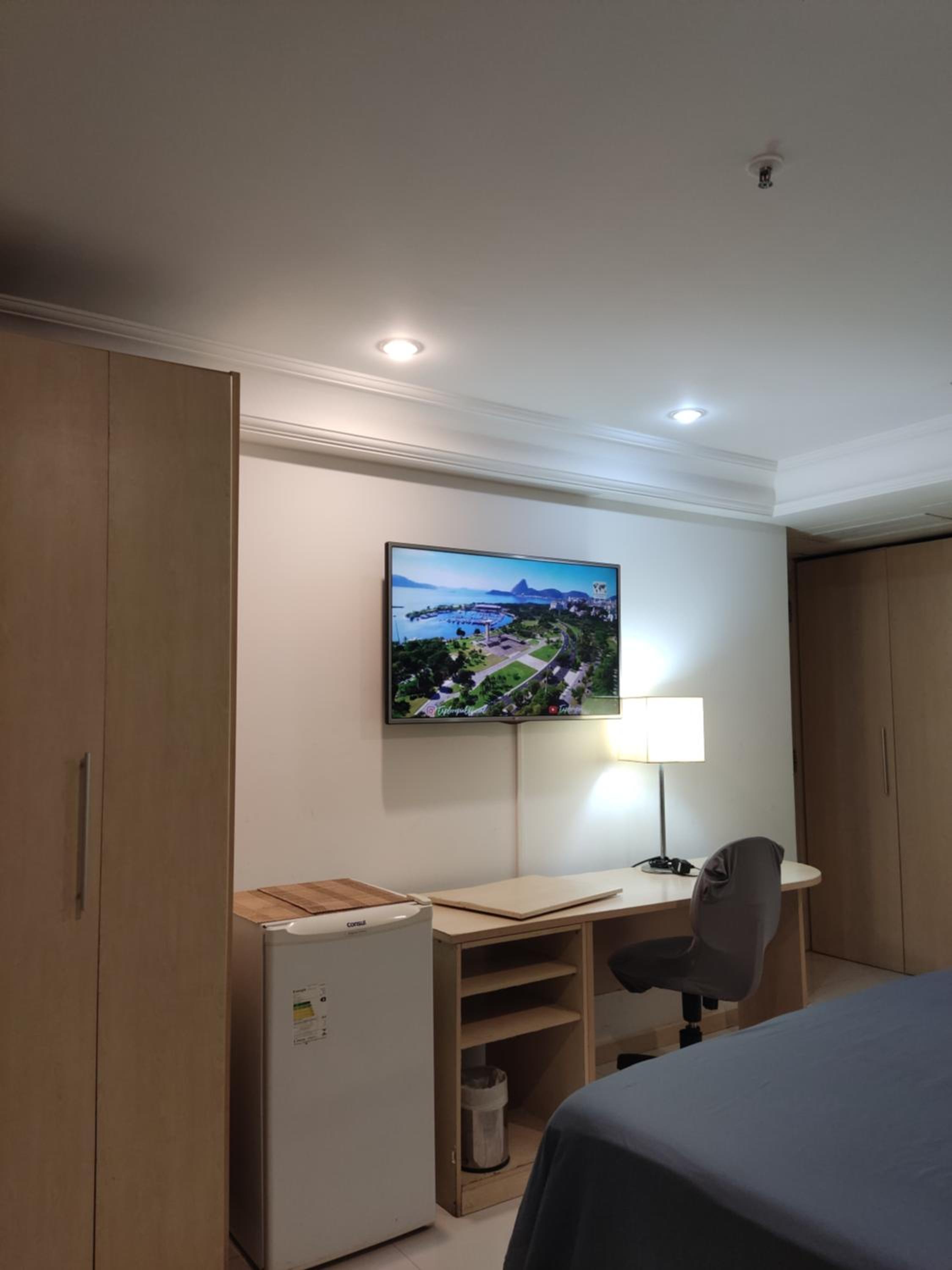Barra Prime Flats, Ed Mediterrâneo, wi-fi 400Mb, balsa pra praia grátis, ar condicionado novo!