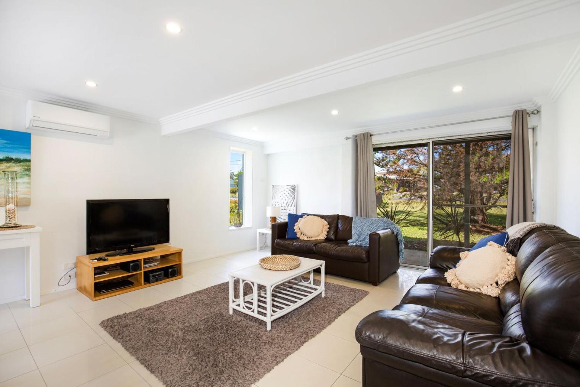 Middle Sea Pet Friendly 5 Mins Walk to Beach