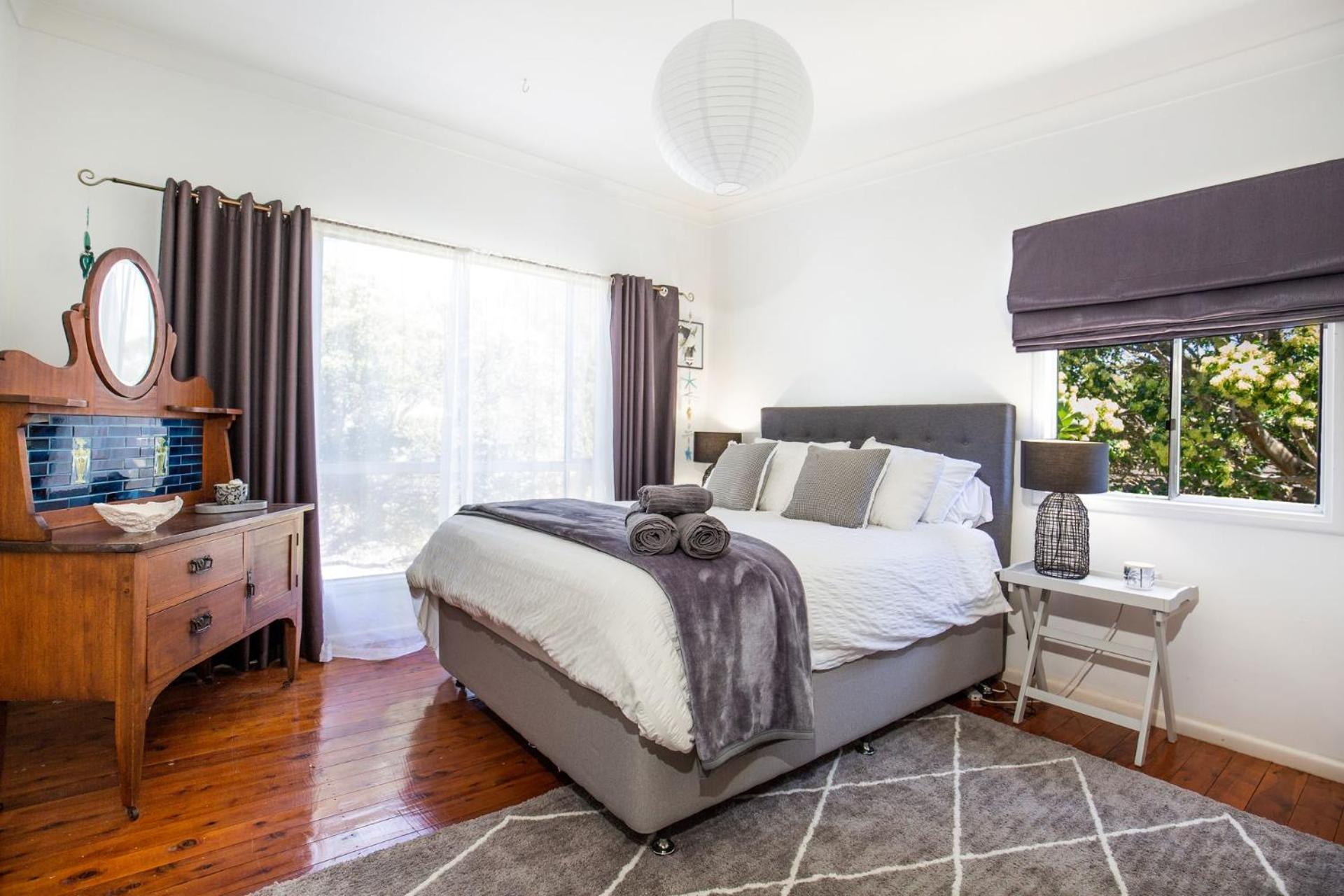 Middle Sea Pet Friendly 5 Mins Walk to Beach