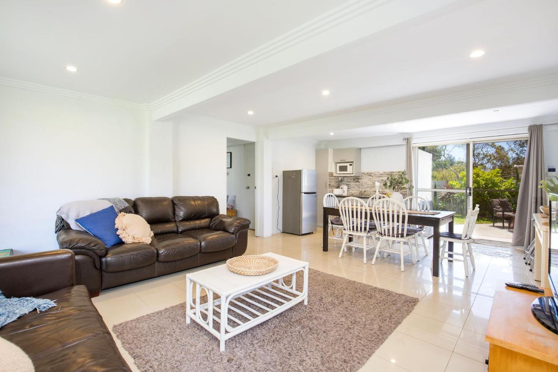 Middle Sea Pet Friendly 5 Mins Walk to Beach