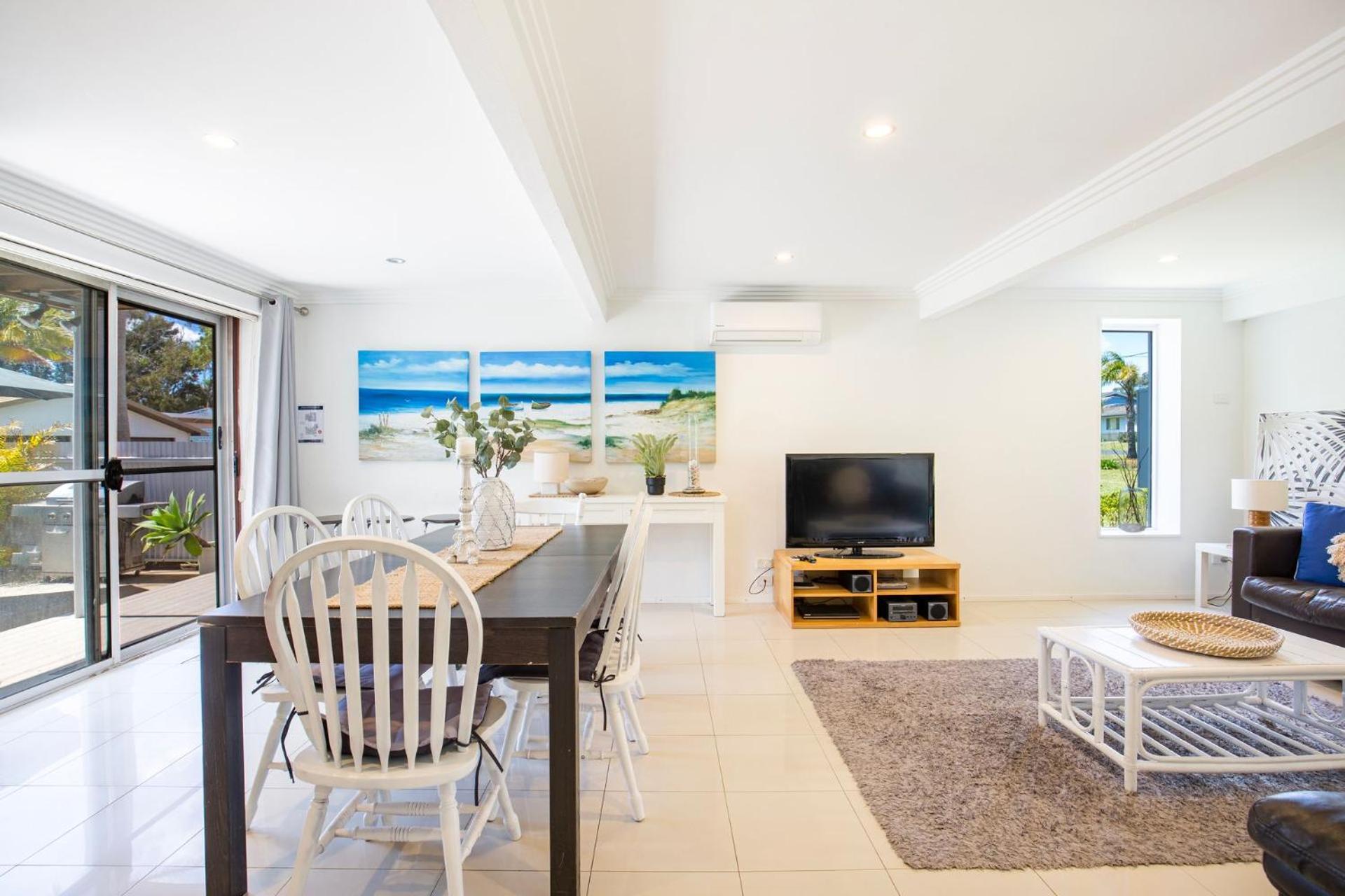 Middle Sea Pet Friendly 5 Mins Walk to Beach