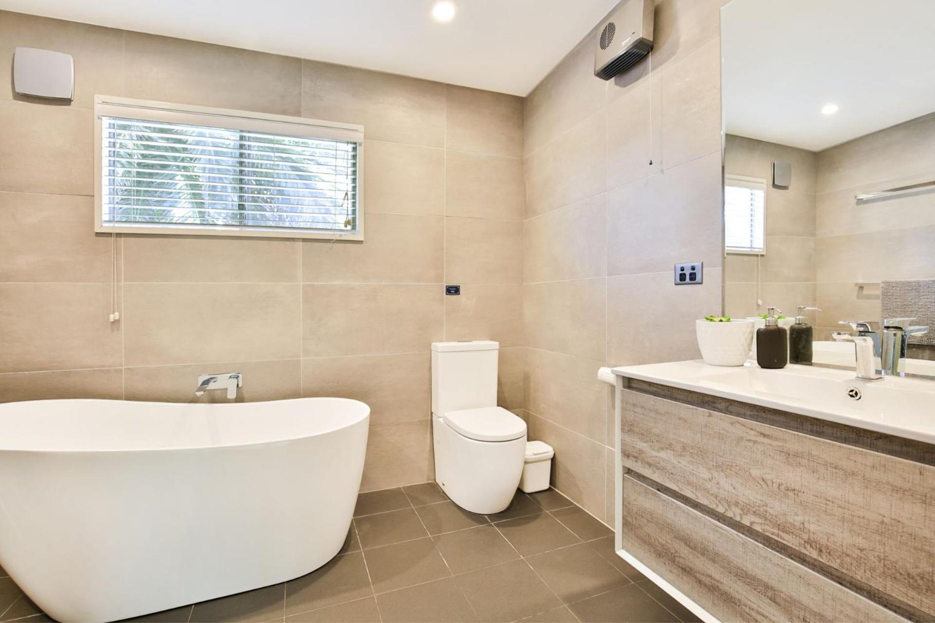 Middle Sea Pet Friendly 5 Mins Walk to Beach