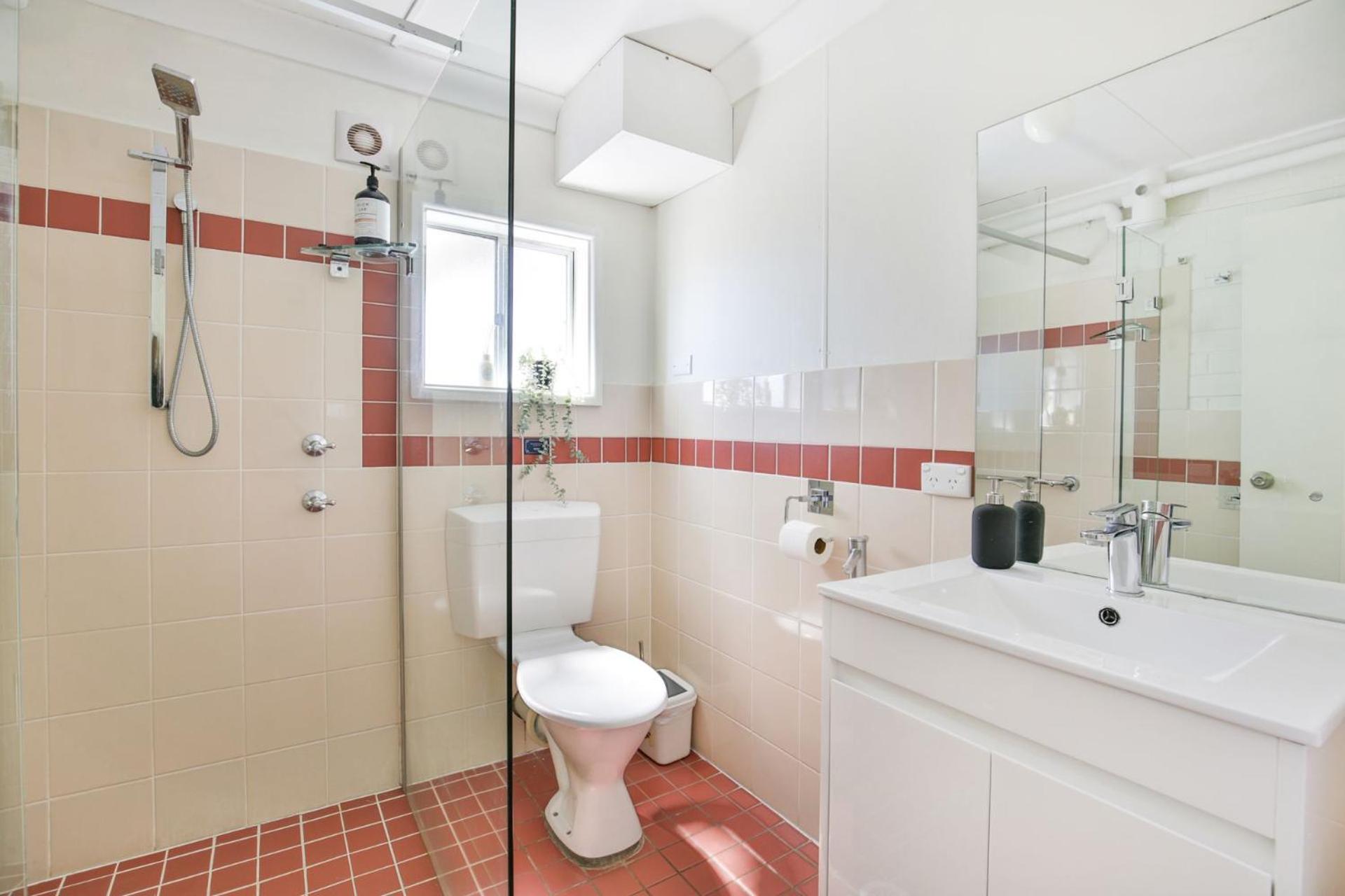 Middle Sea Pet Friendly 5 Mins Walk to Beach