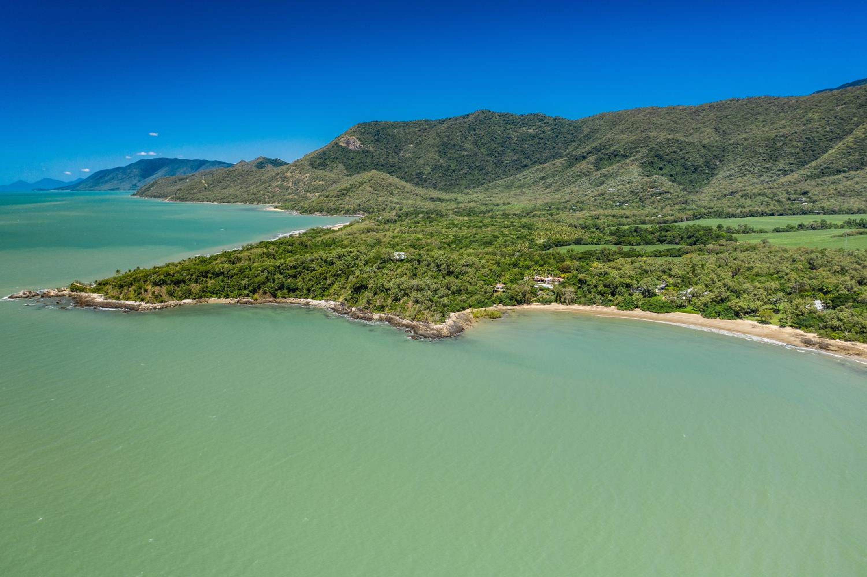 Cottonwood Beachfront Estate, Port Douglas