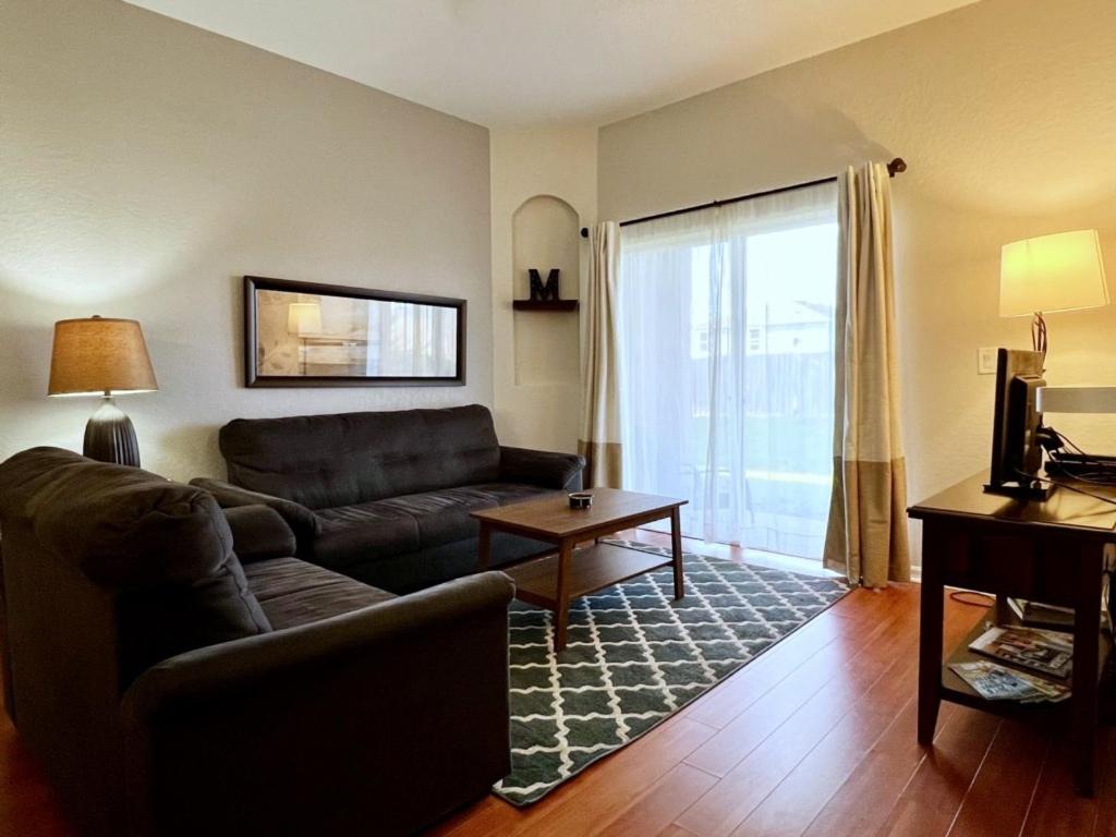 Spacious 4Bd TH Regal Palms 2530CA