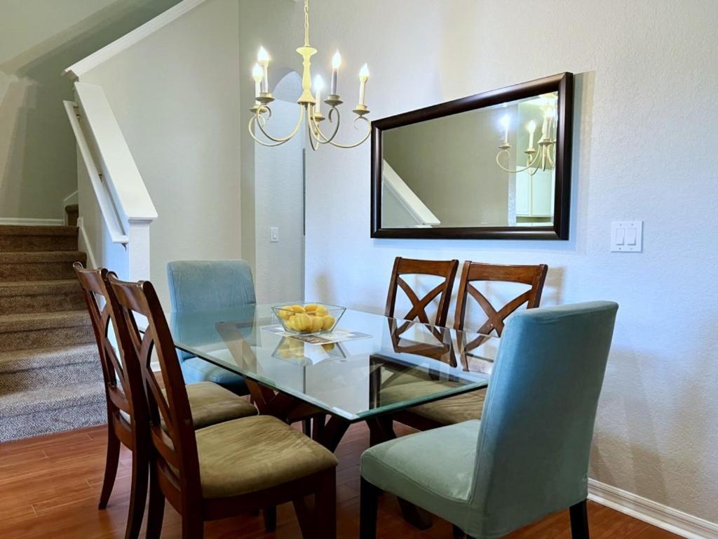 Spacious 4Bd TH Regal Palms 2530CA
