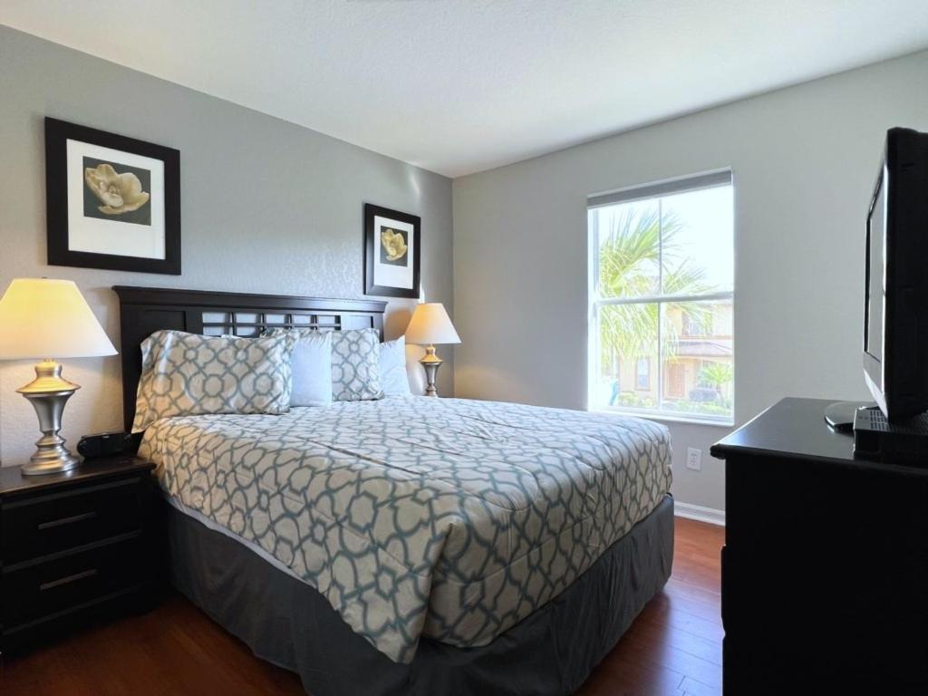 Spacious 4Bd TH Regal Palms 2530CA