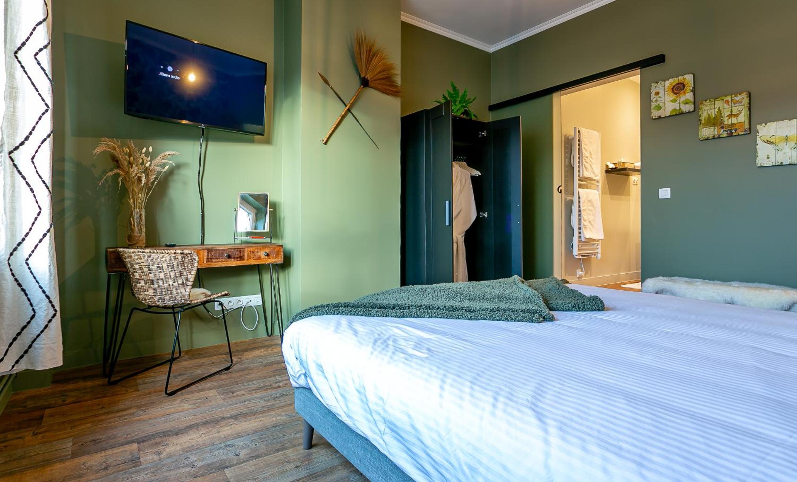 The Newport Lodge included 3h PRIVATE indoor welnes & use e-bikes