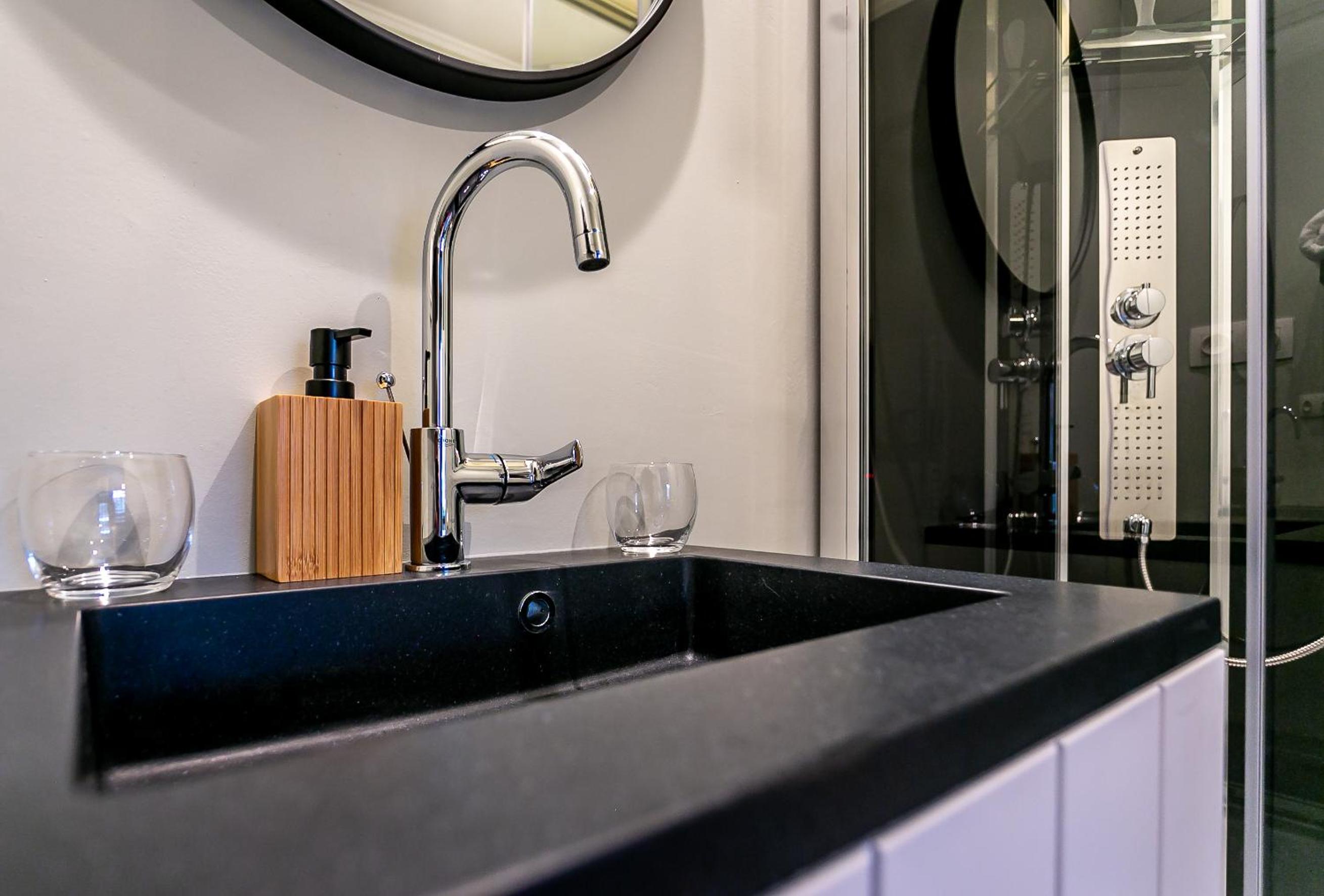 The Newport Lodge included 3h PRIVATE indoor welnes & use e-bikes