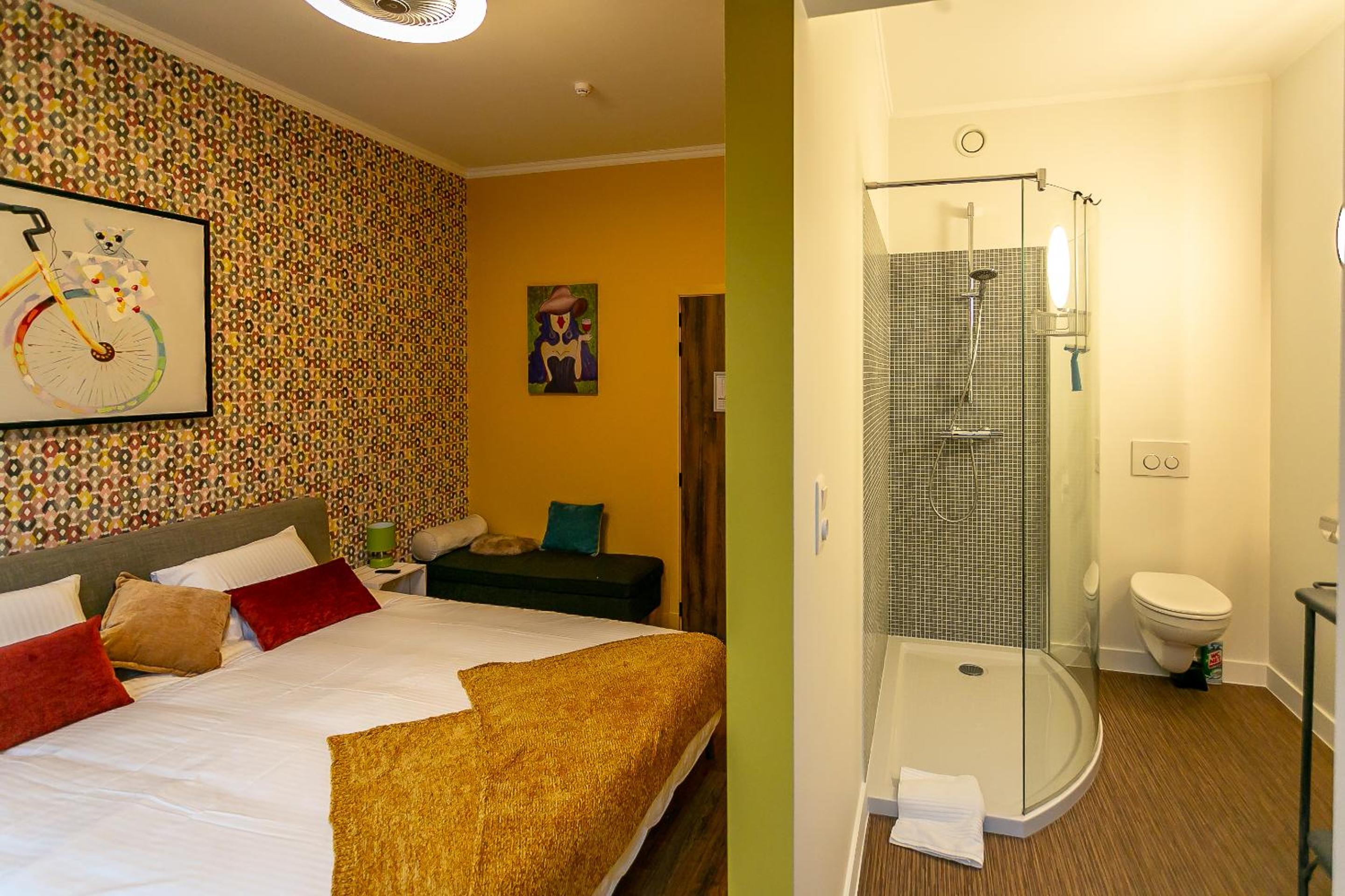 The Newport Lodge included 3h PRIVATE indoor welnes & use e-bikes