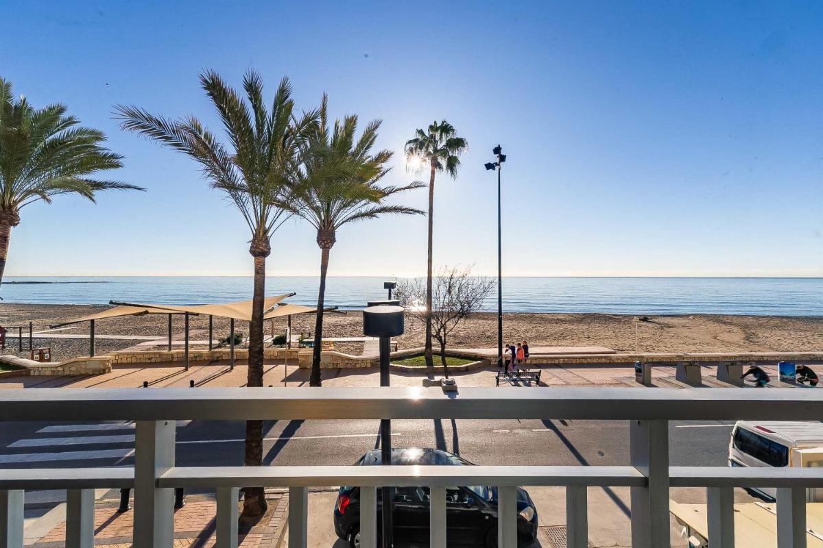 25-Modern Apartment in Paseo Maritimo, Fuengirola! photo 1
