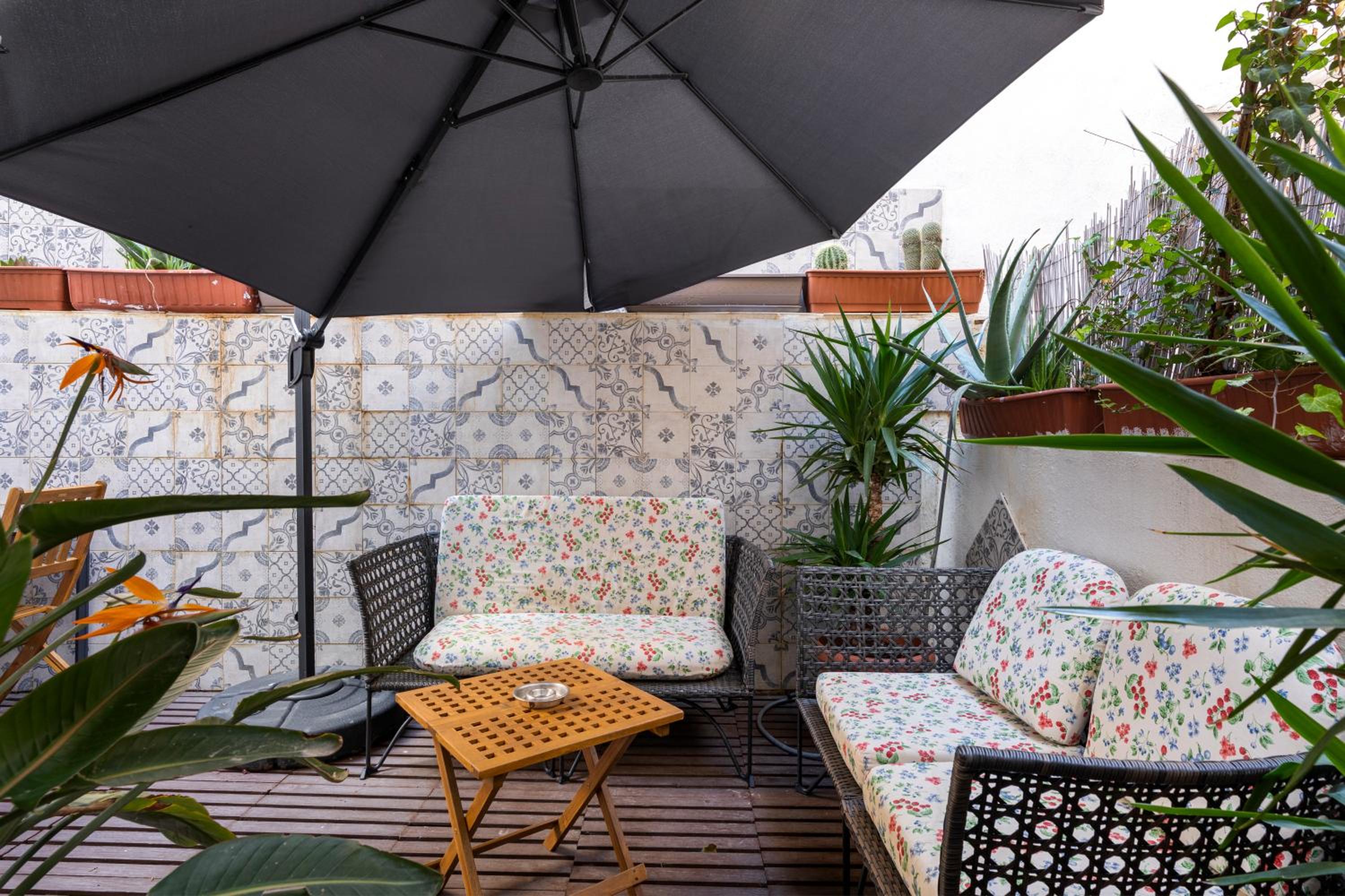 1 Bedroom Apartment with cosy Backyard close to Valletta