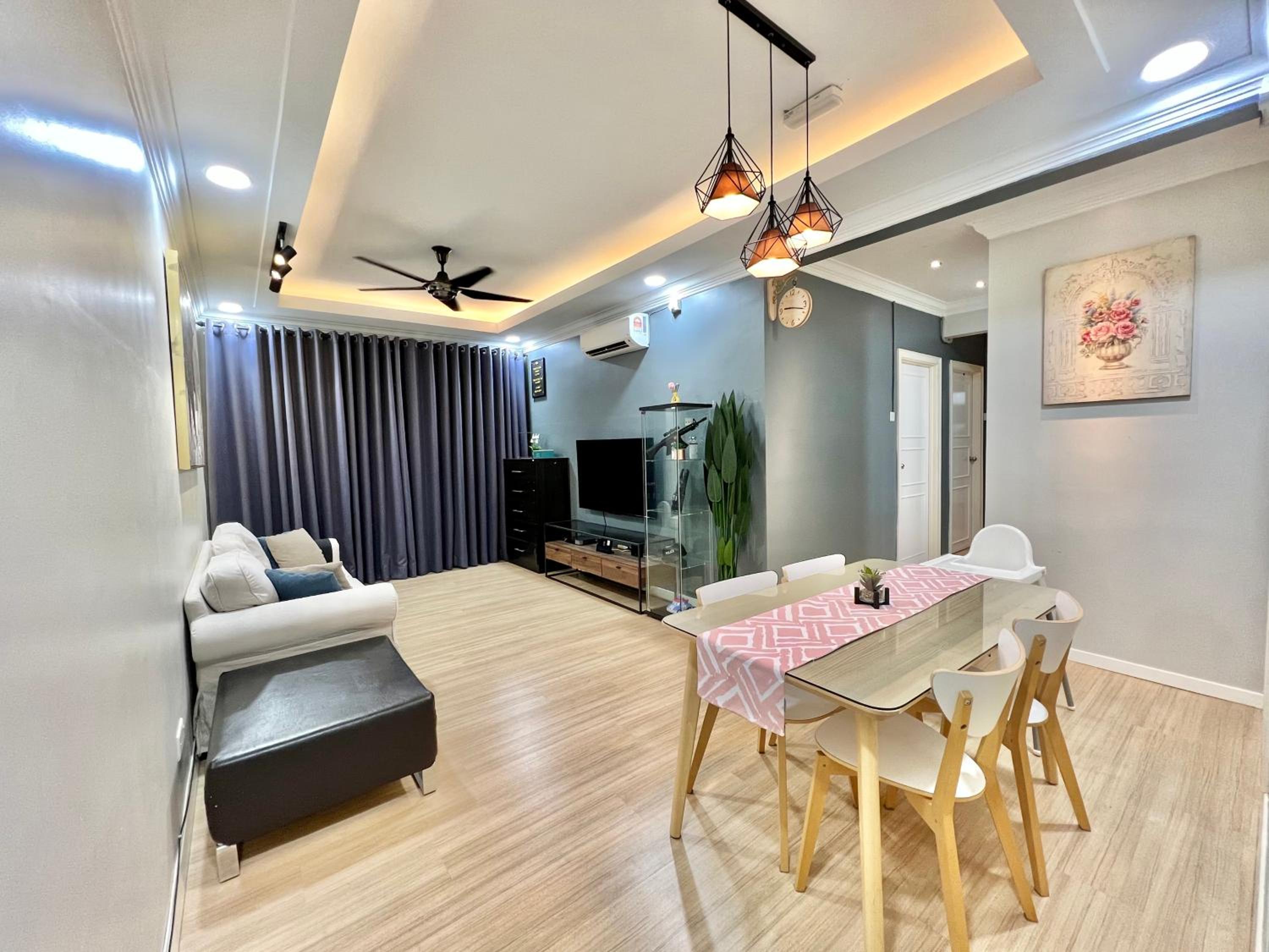 Medina Homestay Batu Burok Beach photo 1