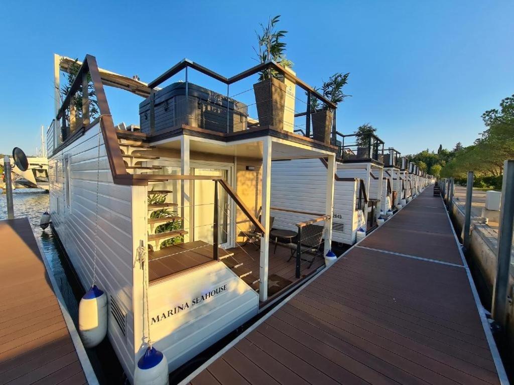 Marina Seahouse Brina