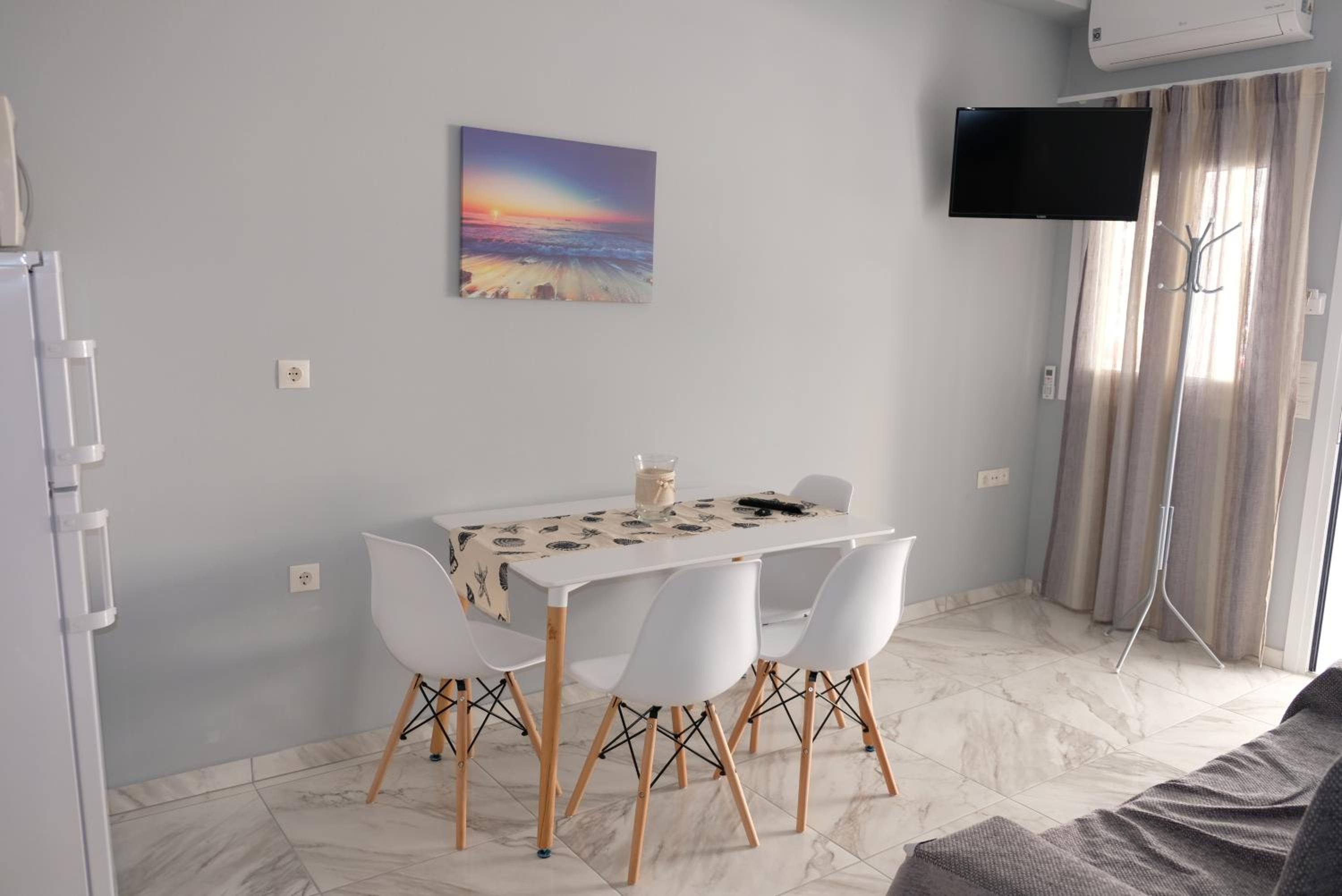 Bright & Comfy Apartments near the beach