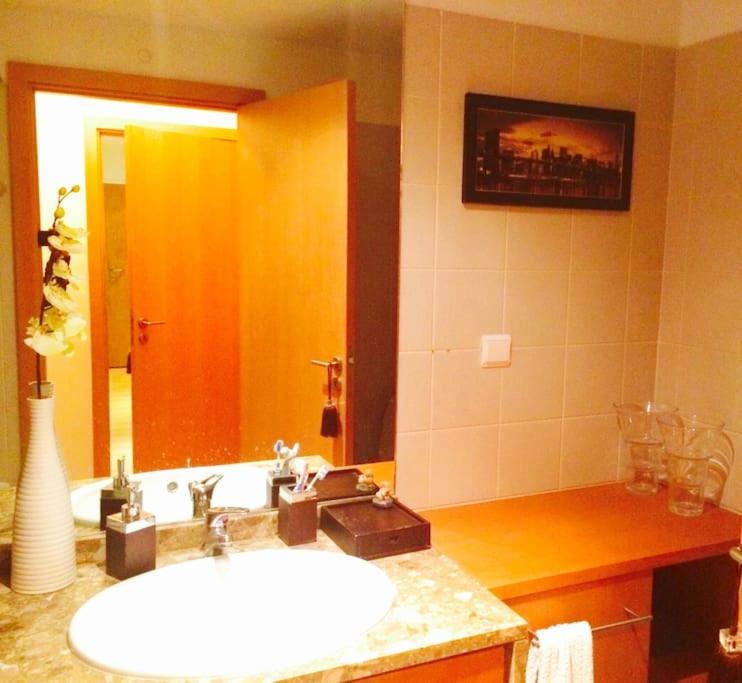 Luxury Lisbon Apartment. With Air Con. view 4