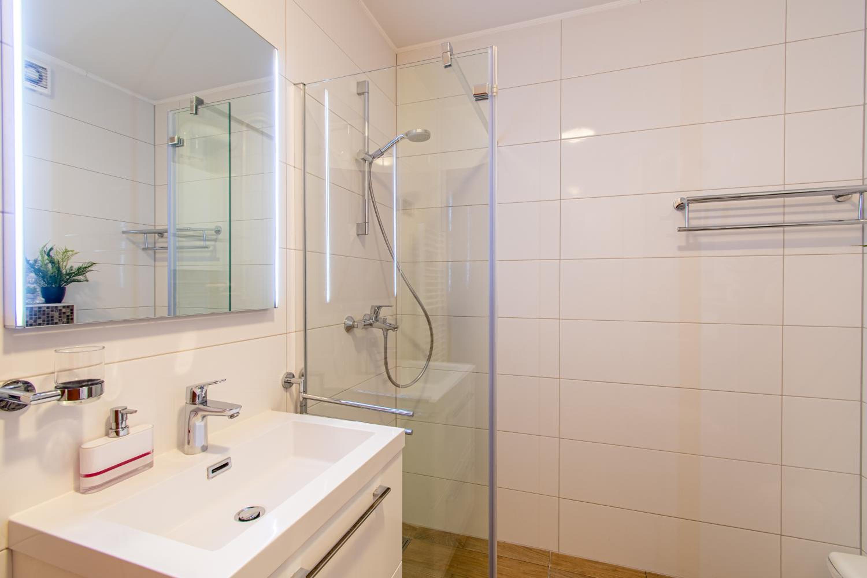 Flexible SelfCheckIns 43 - Zagreb - Luxury - Parking - Loggia - Brand New