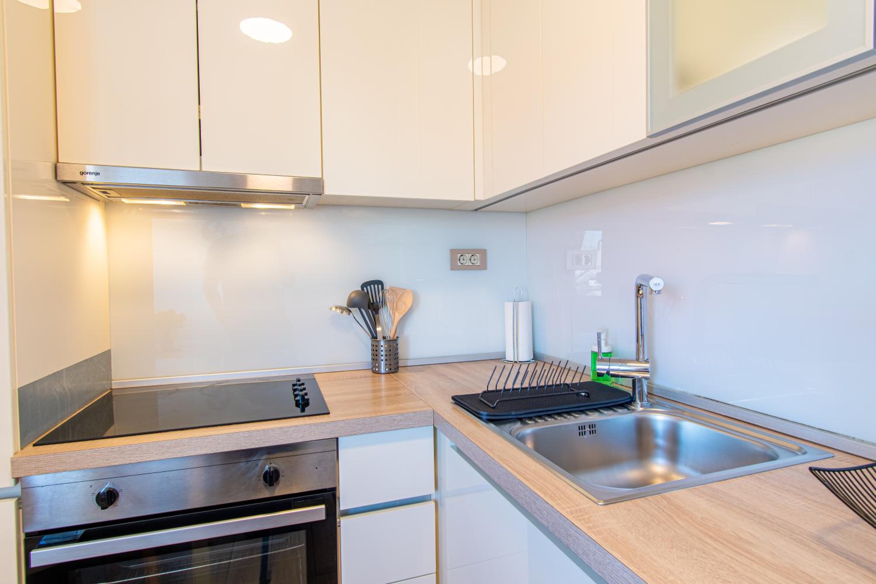 Flexible SelfCheckIns 43 - Zagreb - Luxury - Parking - Loggia - Brand New