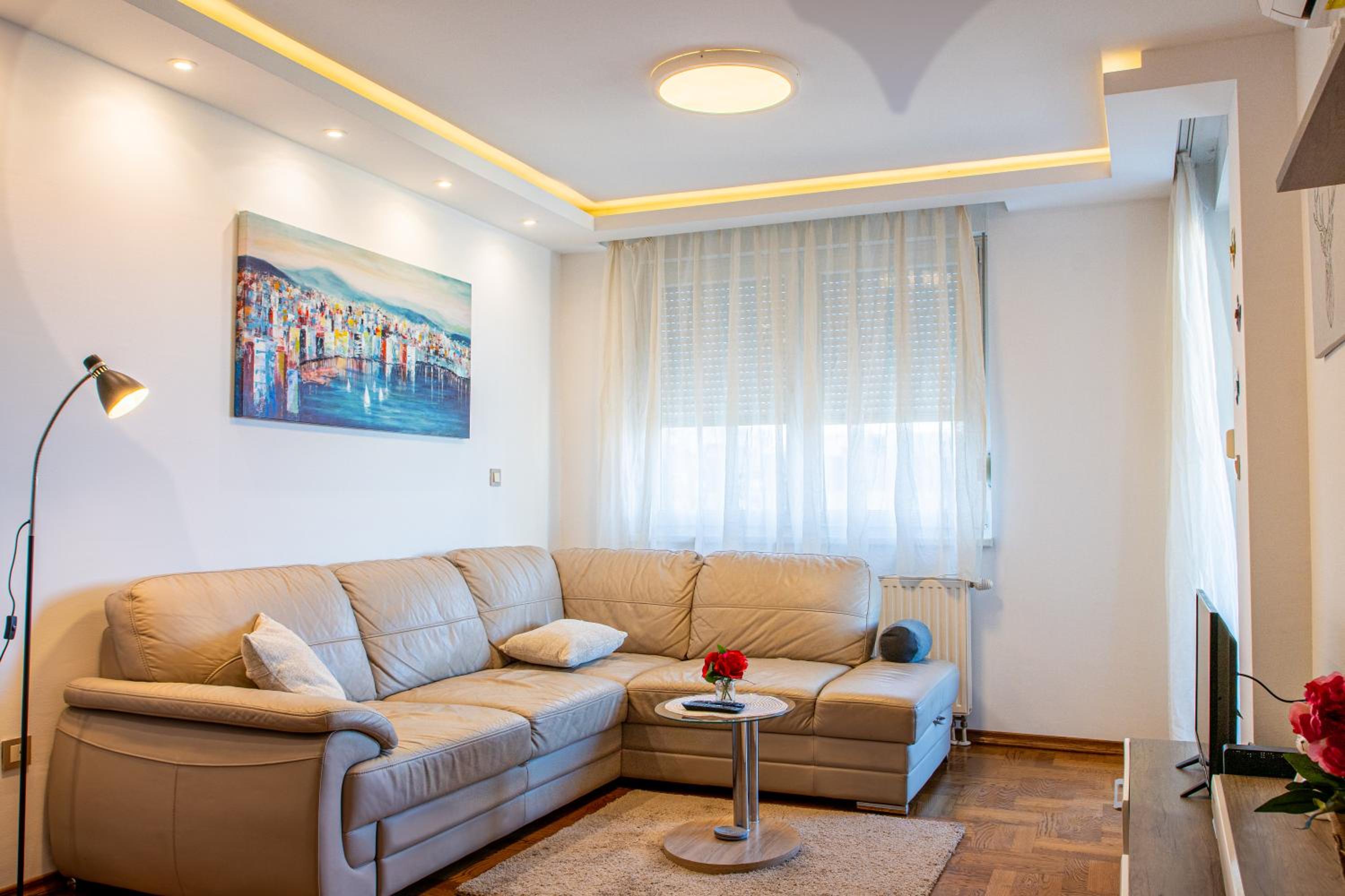 Flexible SelfCheckIns 43 - Zagreb - Luxury - Parking - Loggia - Brand New