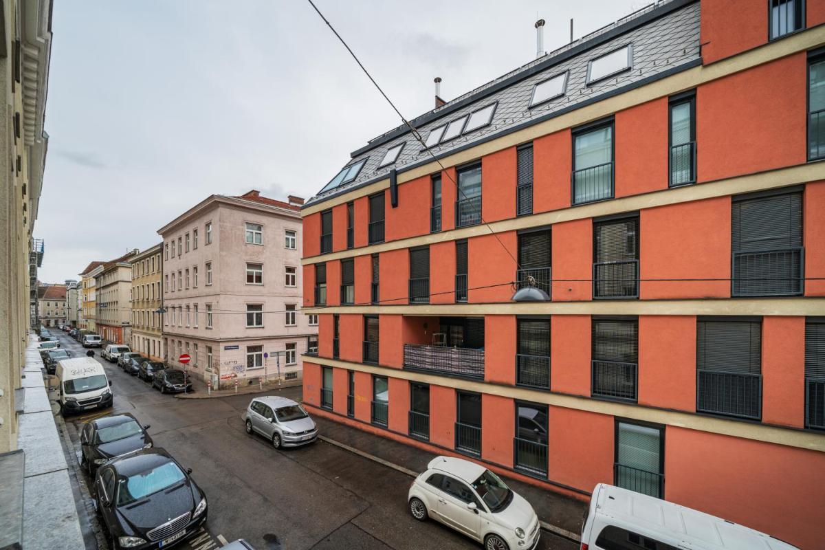 15 C&J's apartment