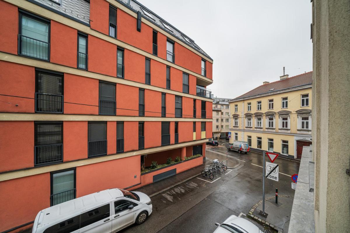 15 C&J's apartment