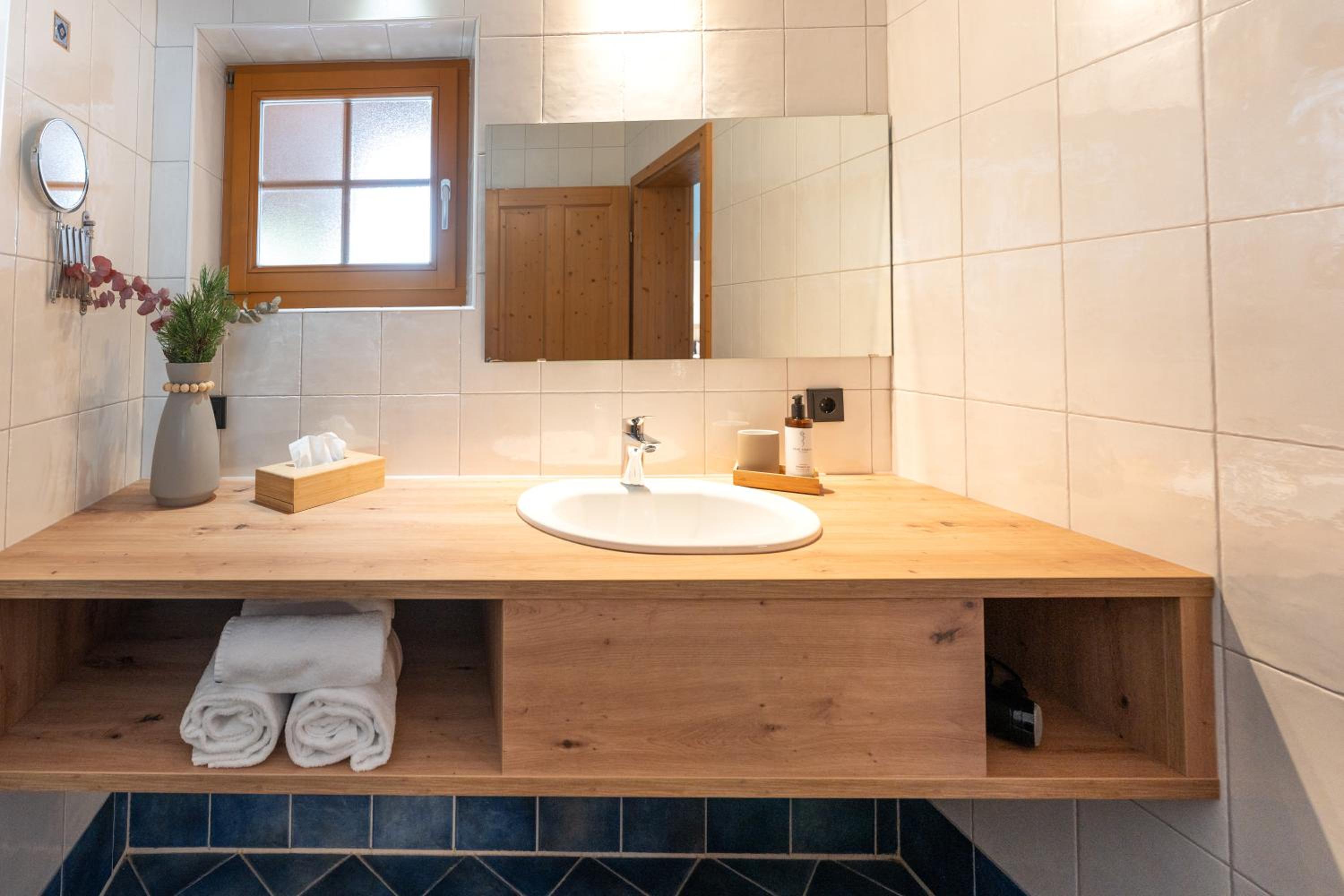 Dorfchalets & Apartments - in Kaprun centre including FREE entry Tauern Spa and Summer Card