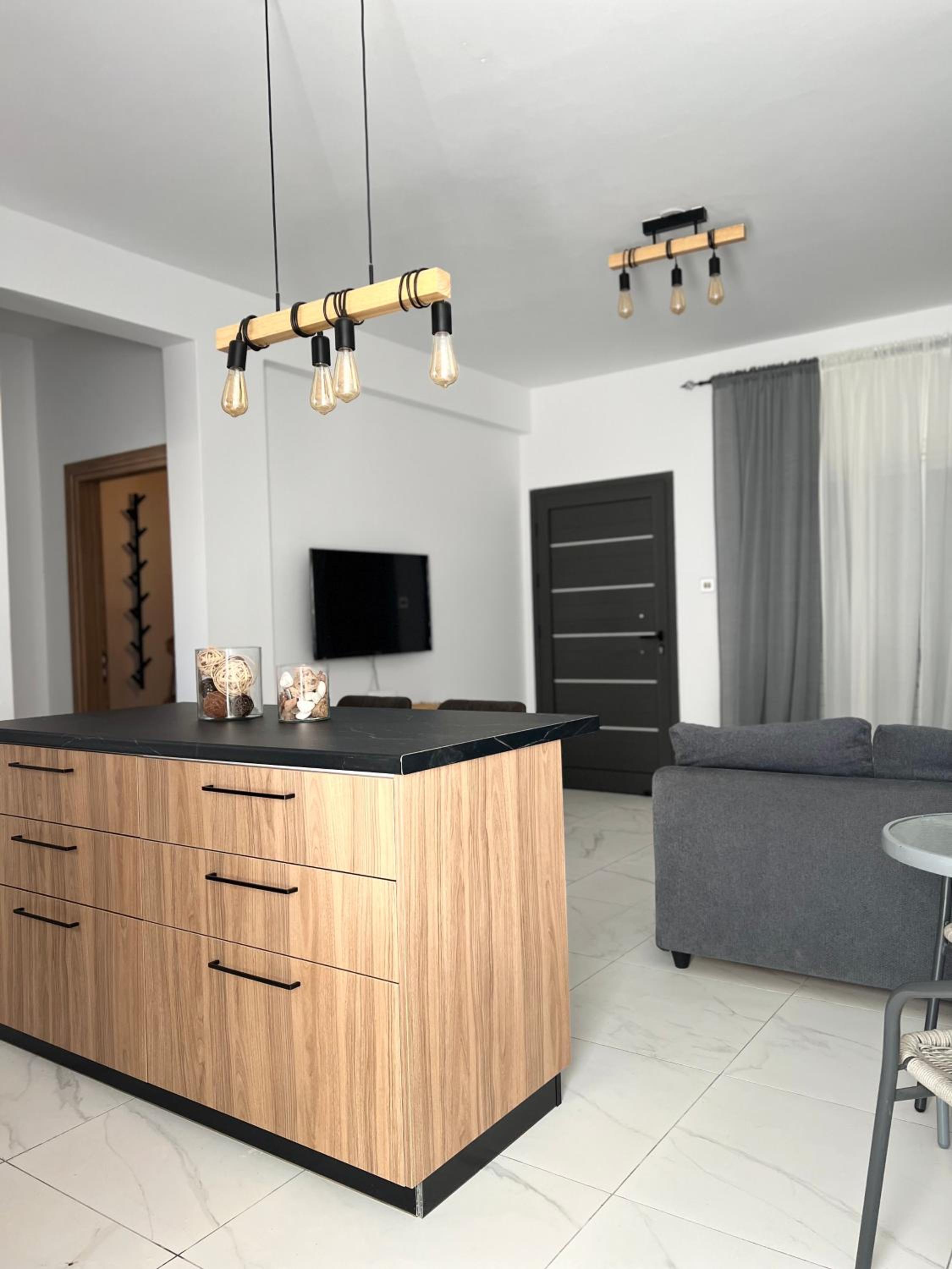 (L.I.H.8) Luxury Industrial House 8