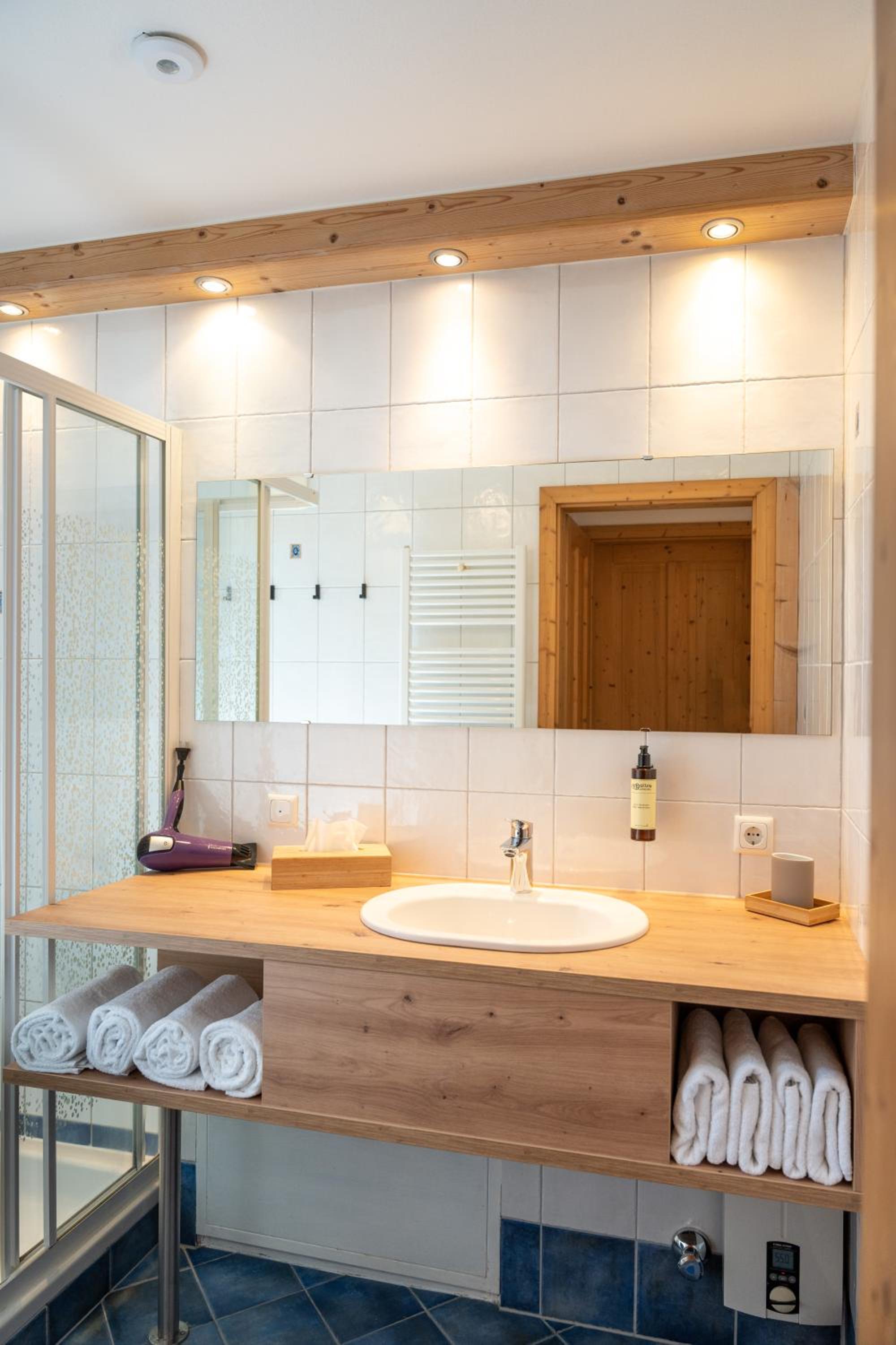 Dorfchalets & Apartments - in Kaprun centre including FREE entry Tauern Spa and Summer Card