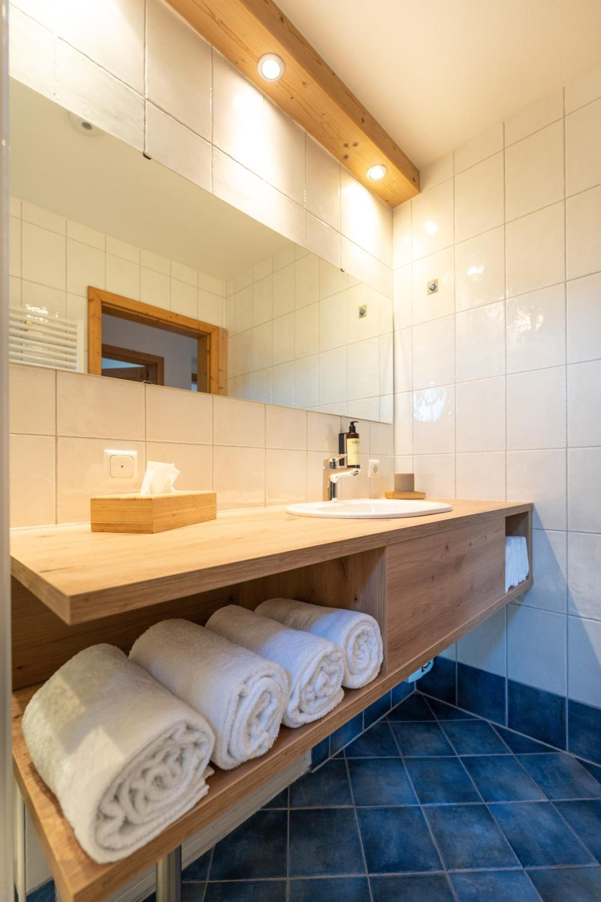 Dorfchalets & Apartments - in Kaprun centre including FREE entry Tauern Spa and Summer Card