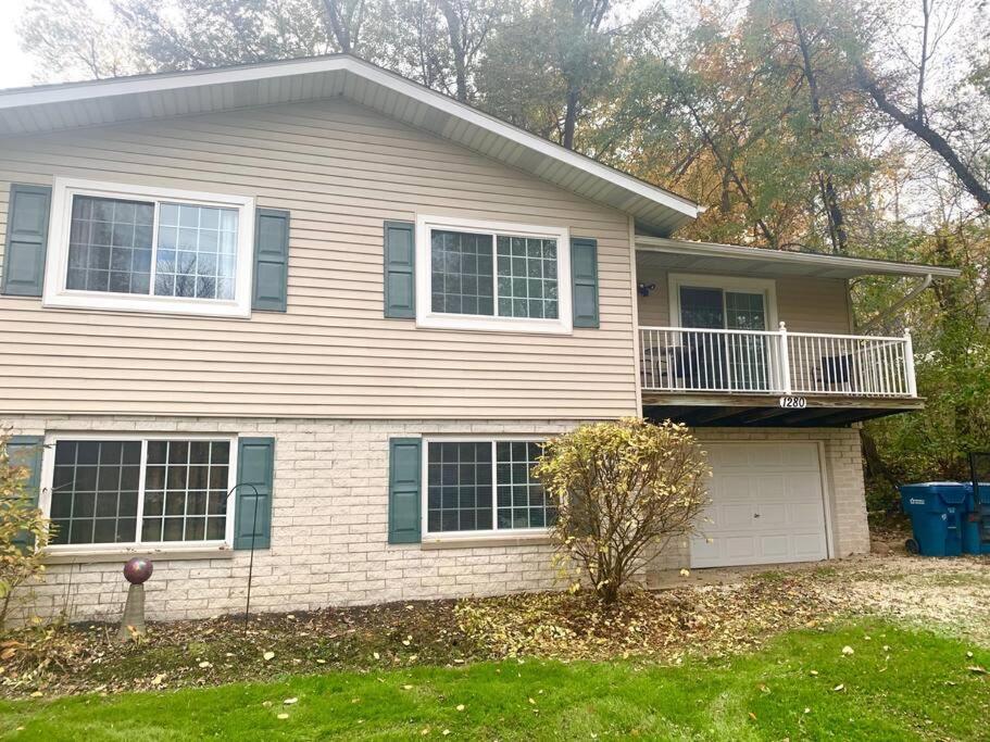 The House Hotels - 4 Beds, huge yard, secluded, and central!