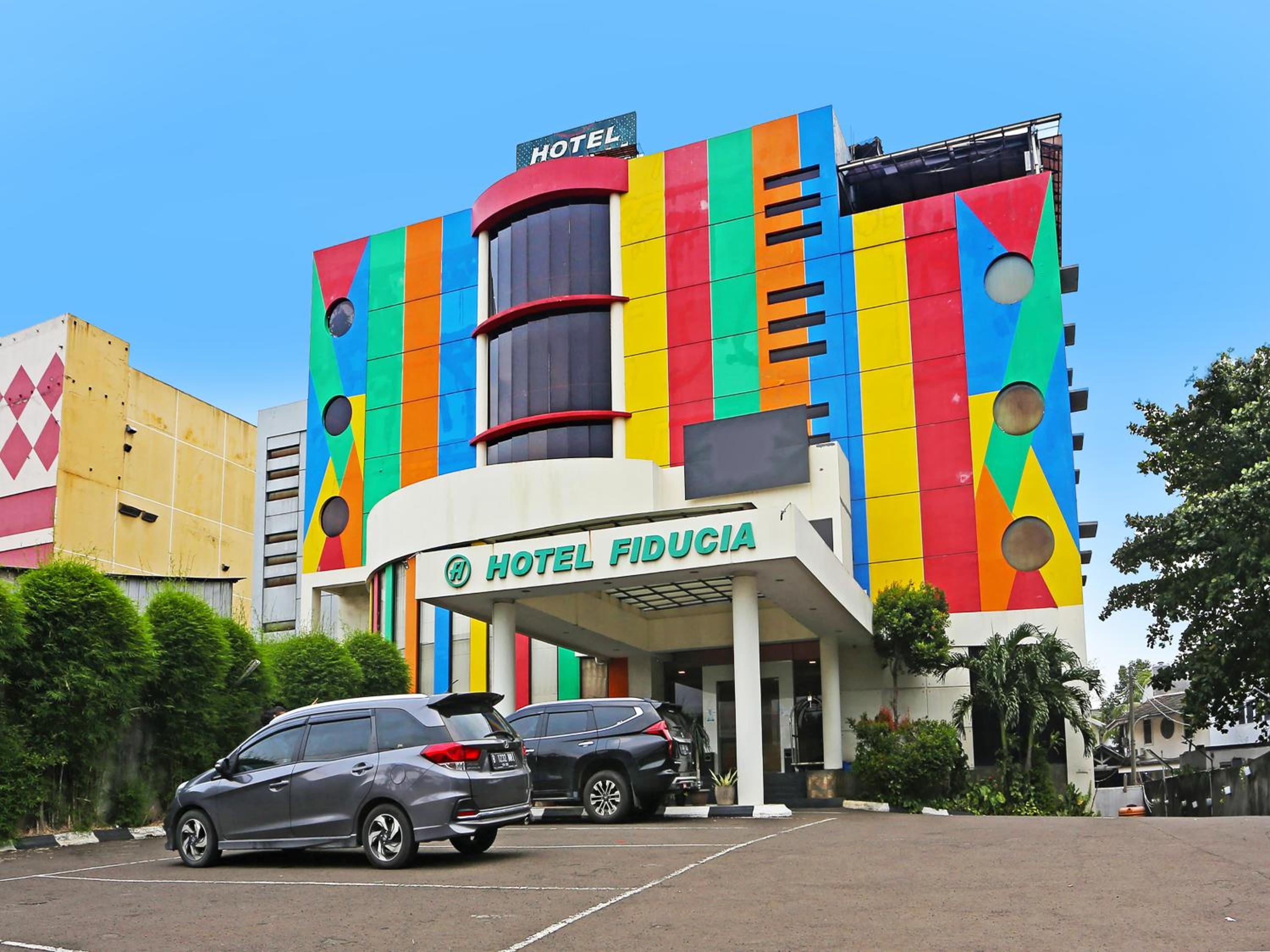 Hotel Super OYO Townhouse OAK Hotel Fiducia Serpong - Image 1